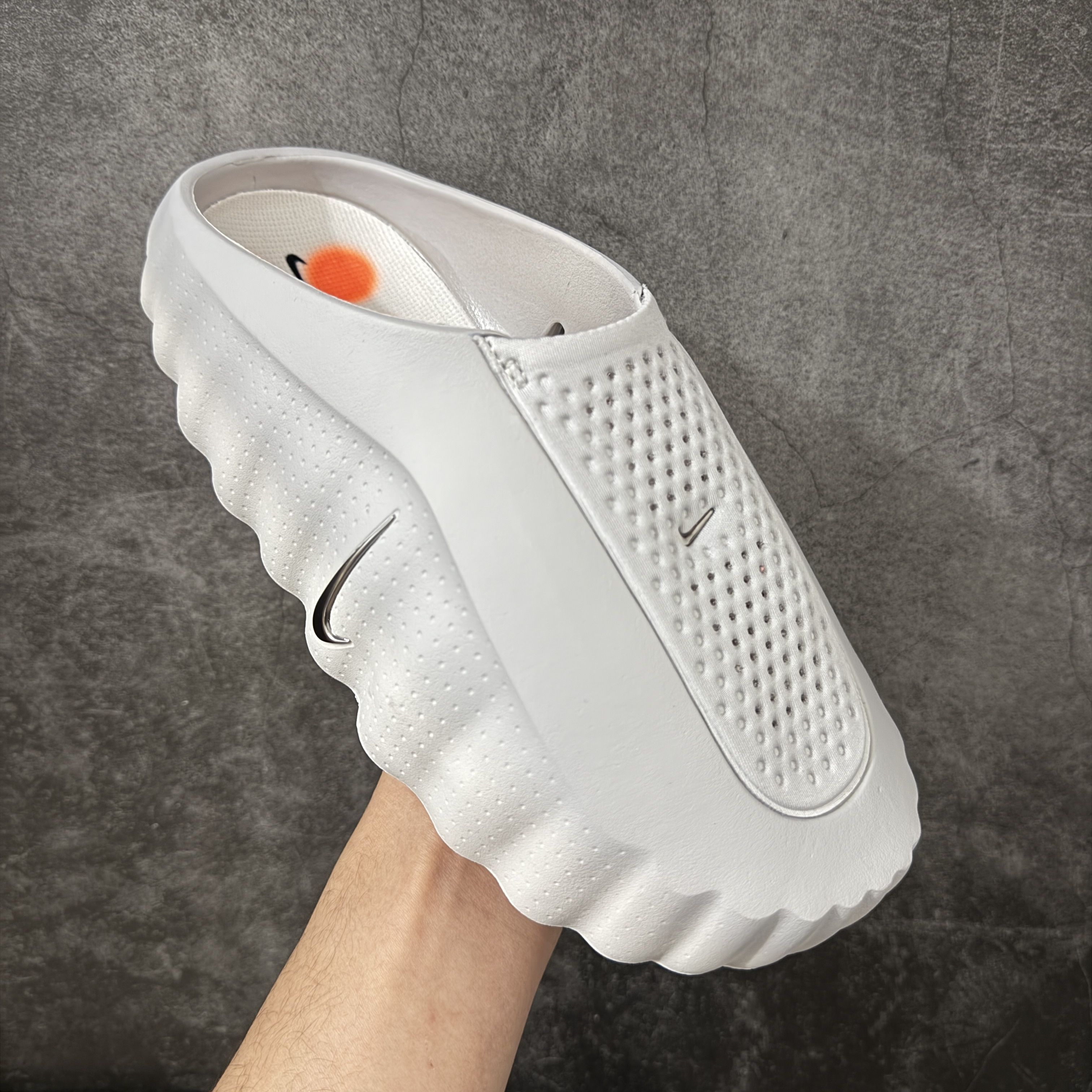 Nike Mind 001 Mules "Light Smoke Grey/Hyper Crimson"（HQ4307-003）