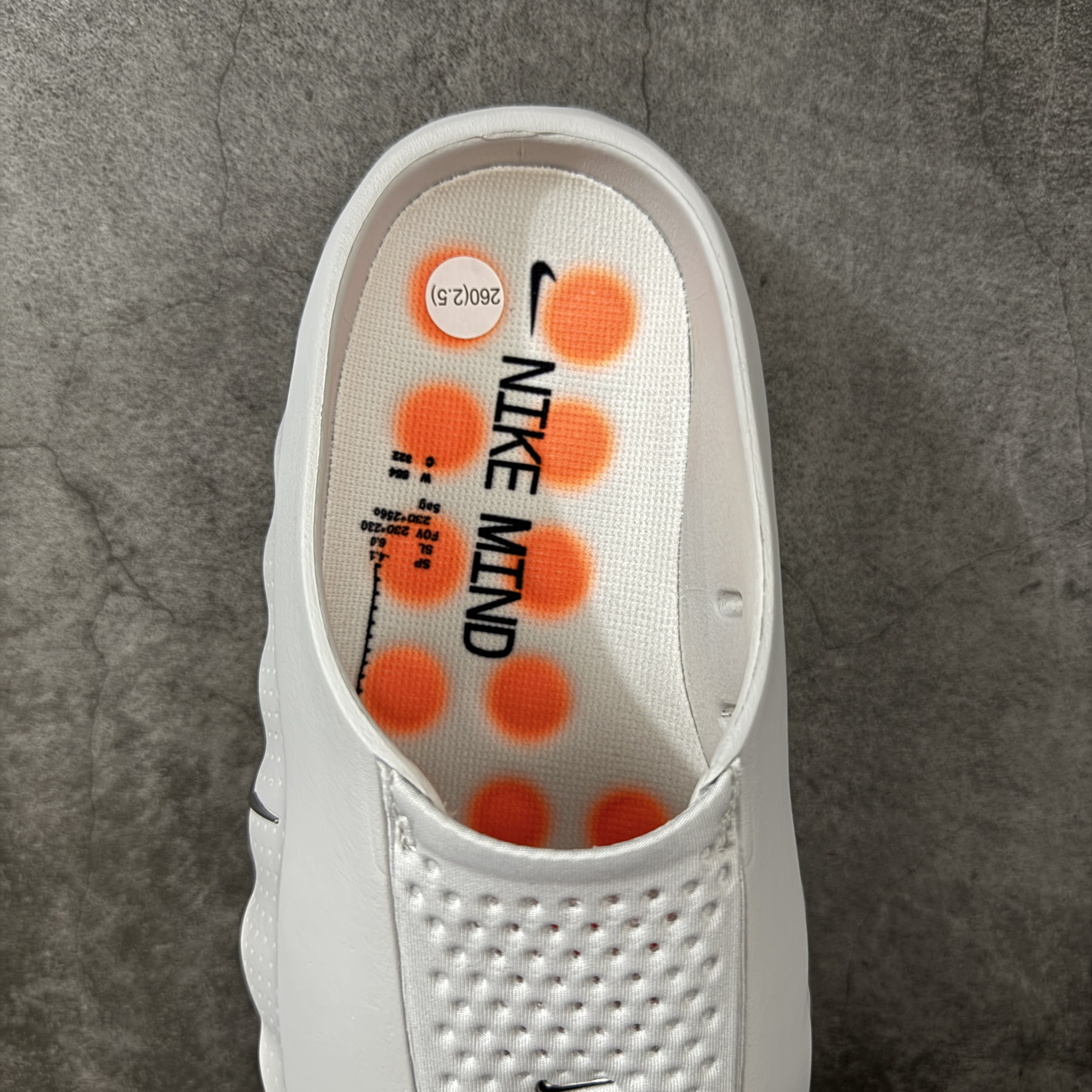 Nike Mind 001 Mules "Light Smoke Grey/Hyper Crimson"（HQ4307-003）