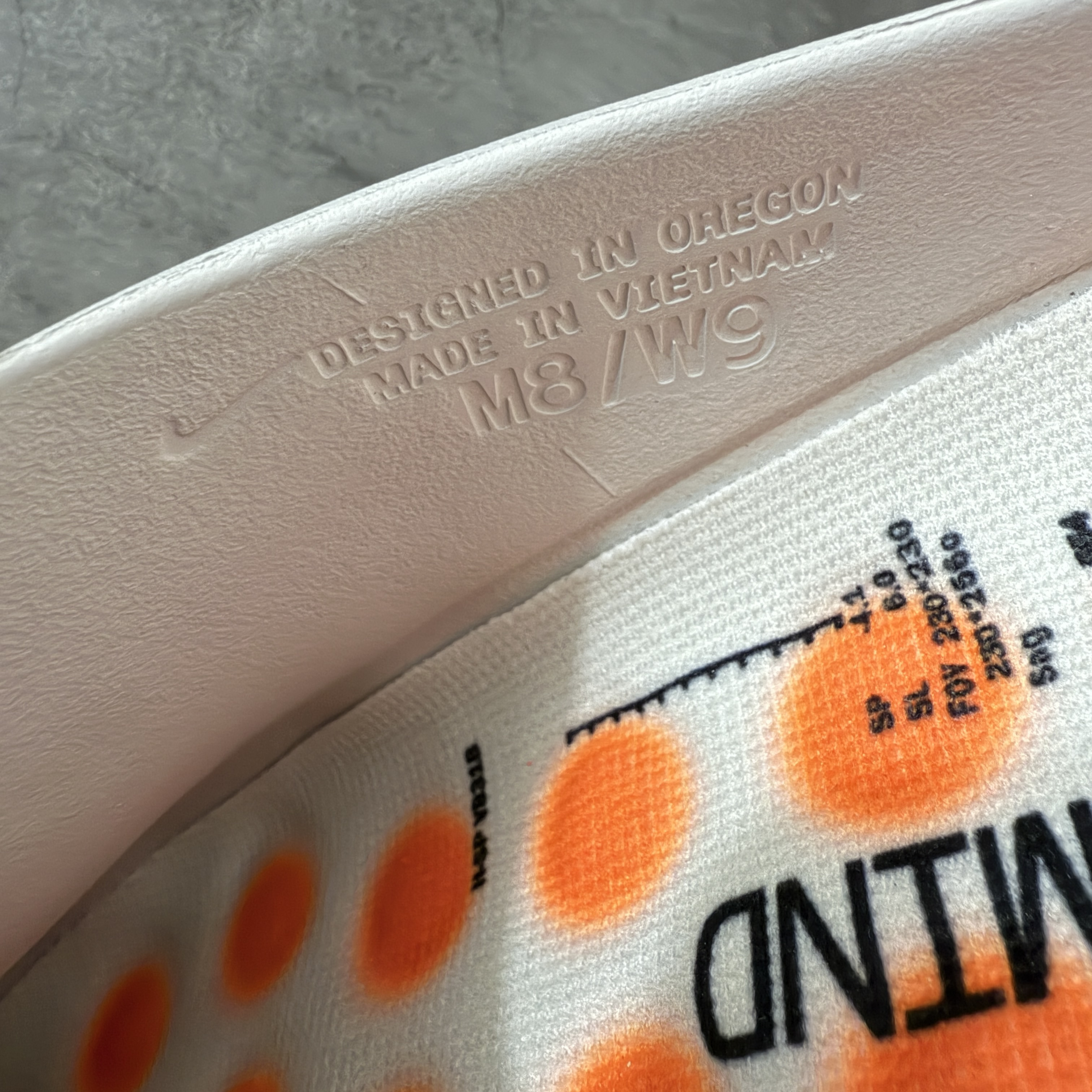 Nike Mind 001 Mules "Light Smoke Grey/Hyper Crimson"（HQ4307-003）