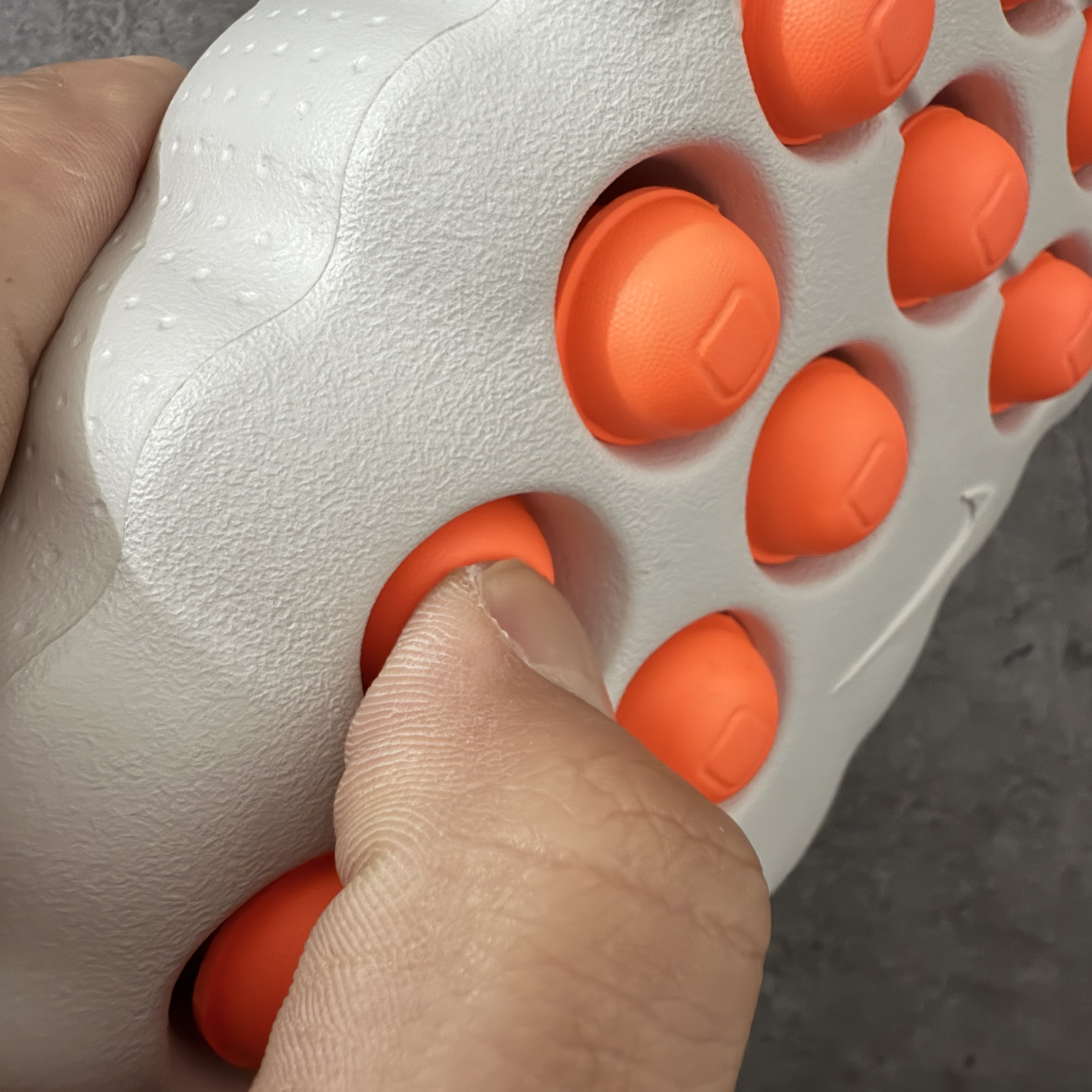 Nike Mind 001 Mules "Light Smoke Grey/Hyper Crimson"（HQ4307-003）