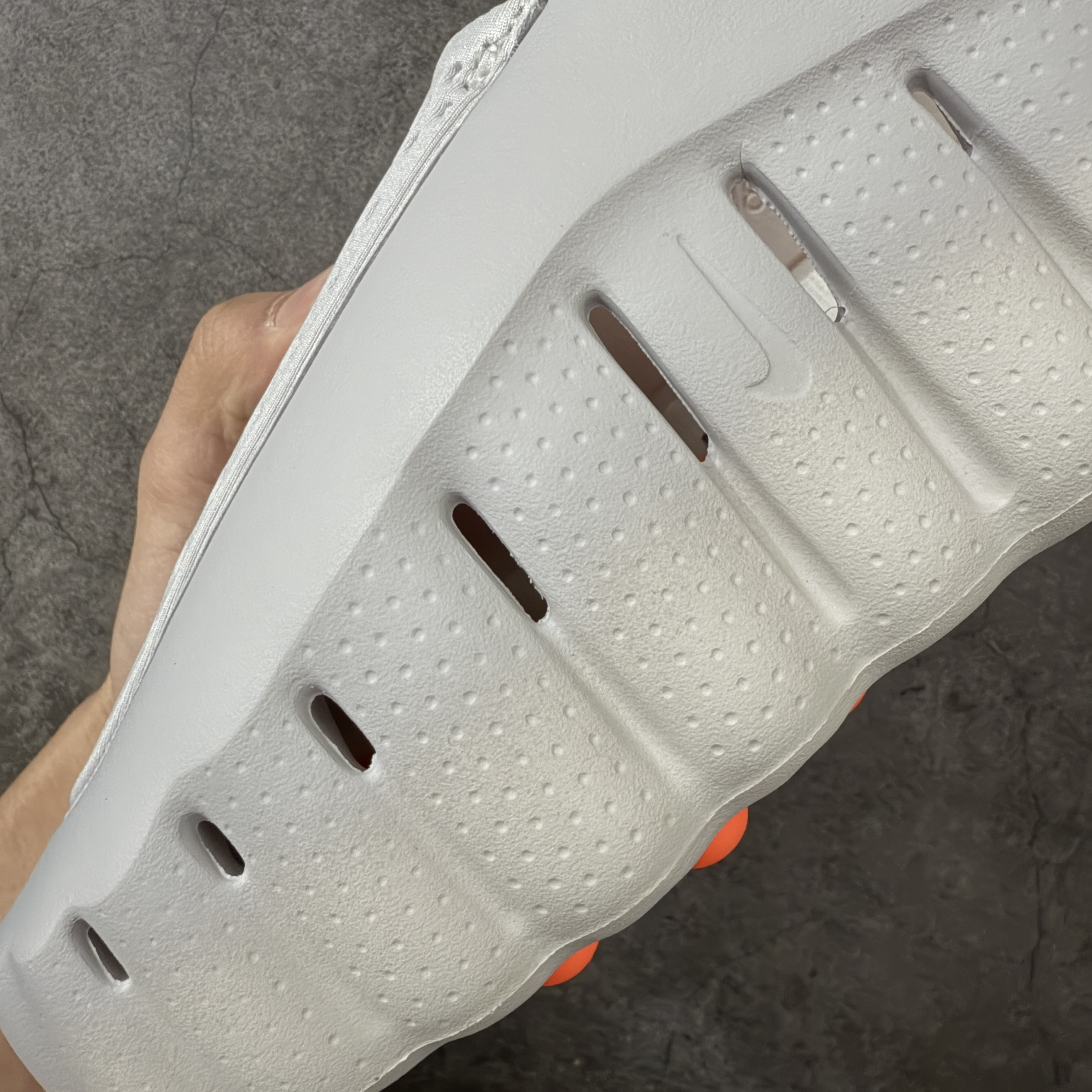 Nike Mind 001 Mules "Light Smoke Grey/Hyper Crimson"（HQ4307-003）