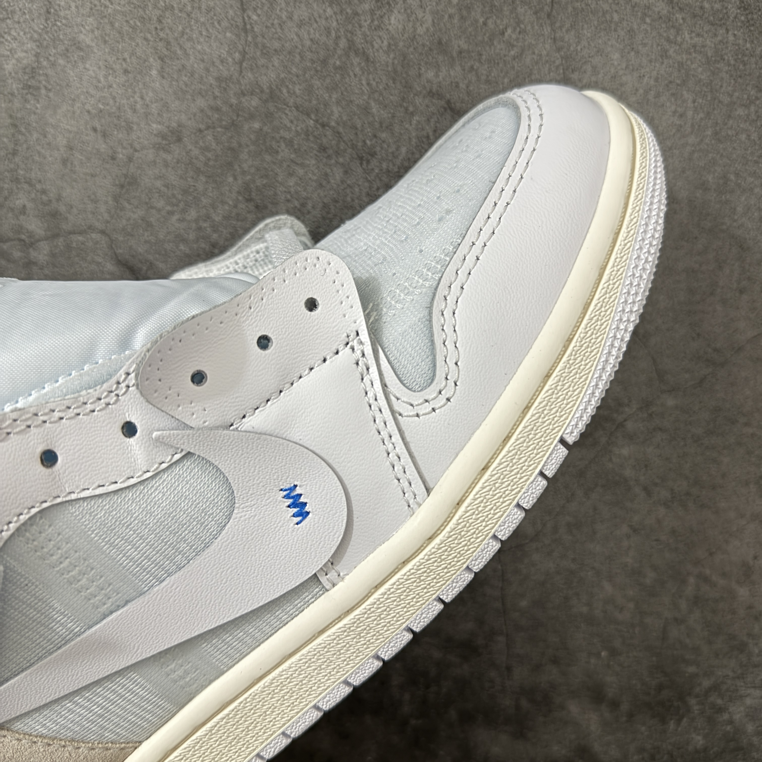 Off-White × Nike Air Jordan 1 Retro High OG "Alaska"（26ss） (AA3834-100)