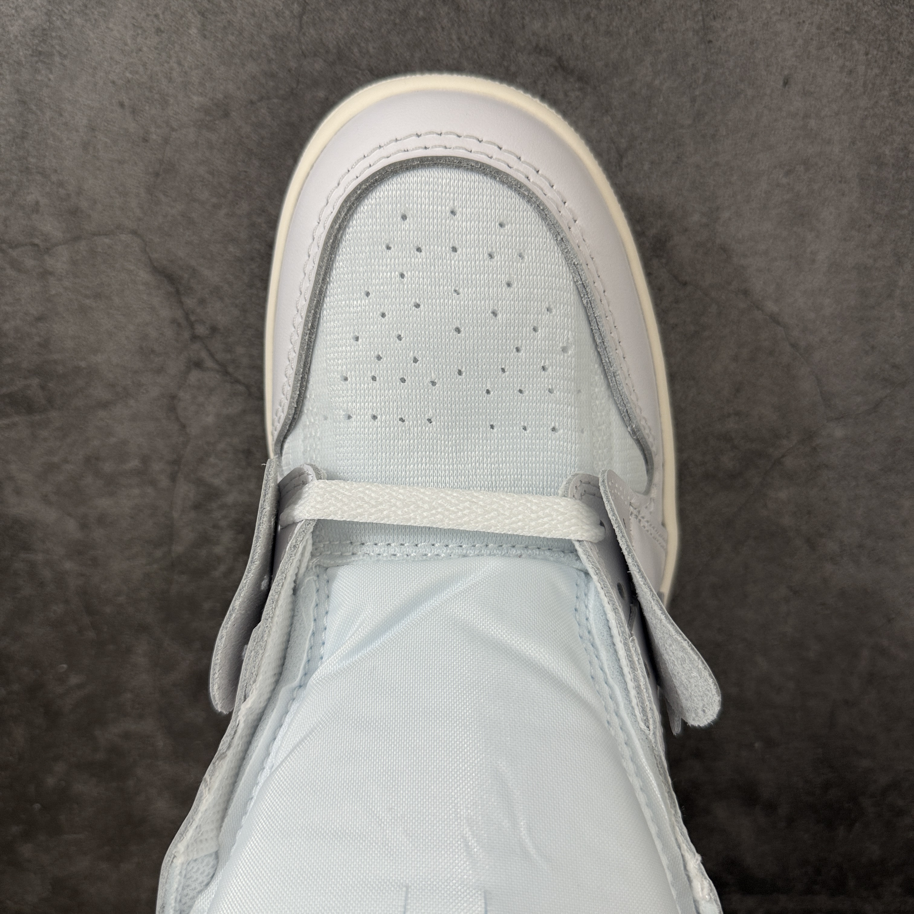 Off-White × Nike Air Jordan 1 Retro High OG "Alaska"（26ss） (AA3834-100)