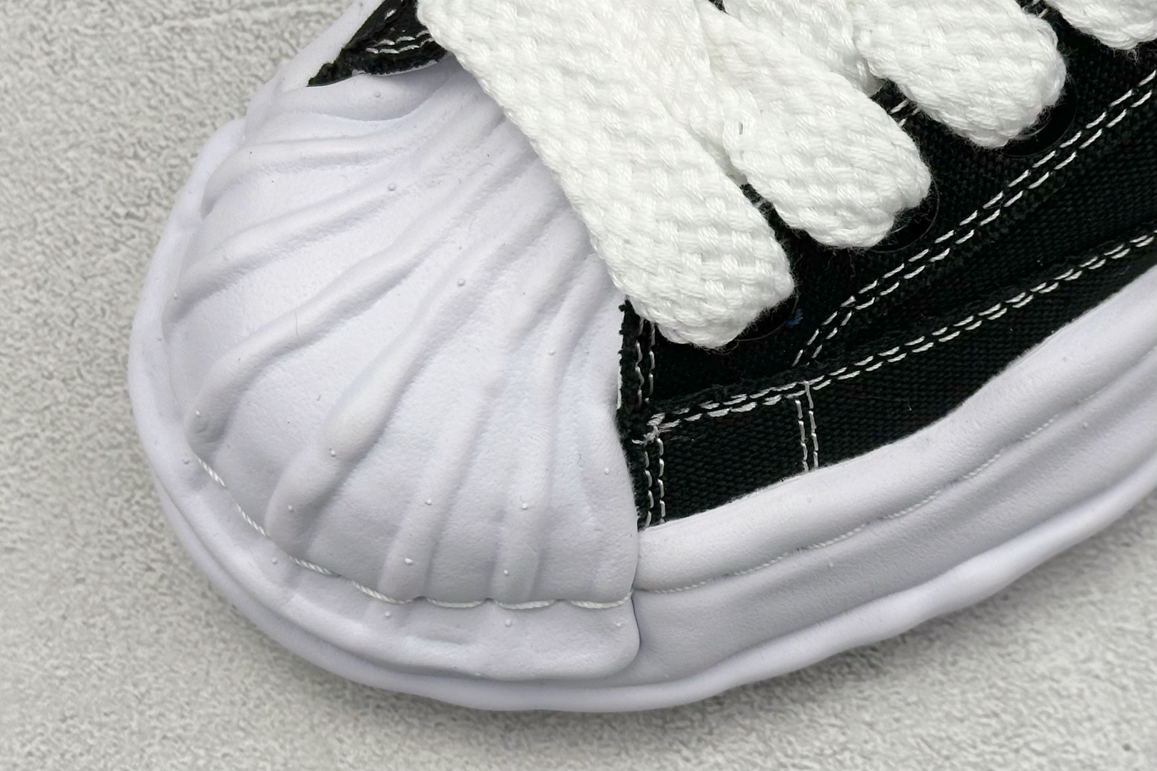 Maison MIHARA YASUHIRO BLAKEY OG Sole Canvas Low-top Sneaker "Black" (A08FW7351)