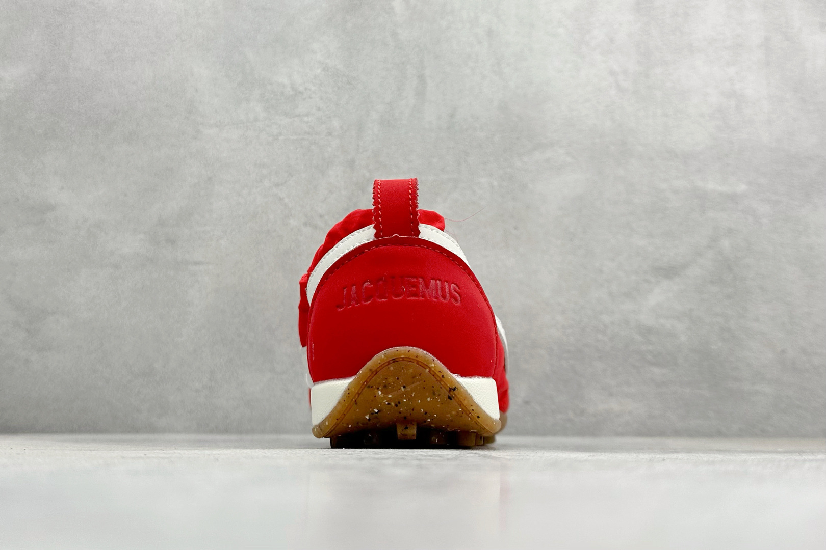 Jacquemus × Nike Women's Moon Shoe SP "University Red"（HV8547-600）