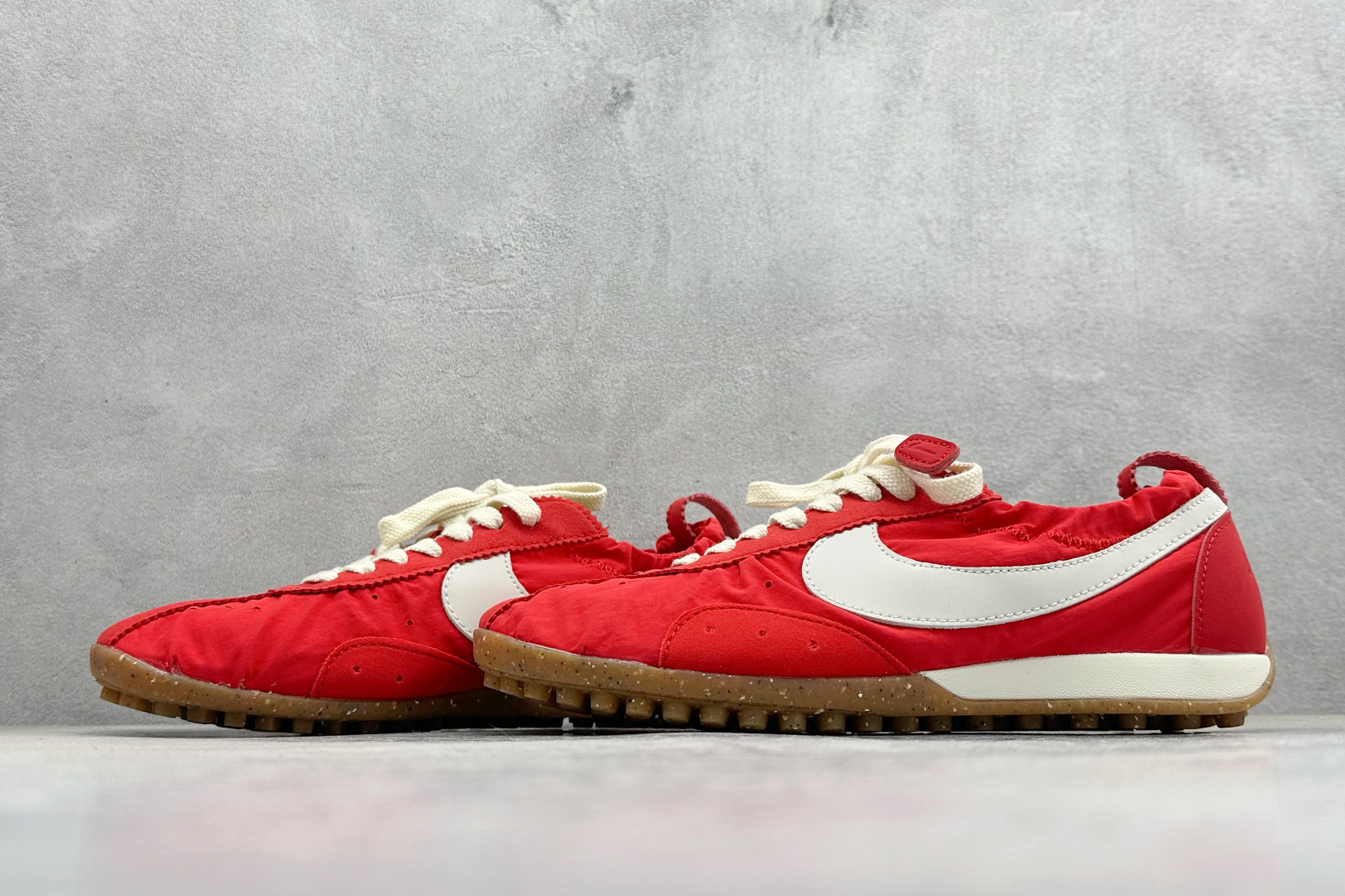 Jacquemus × Nike Women's Moon Shoe SP "University Red"（HV8547-600）