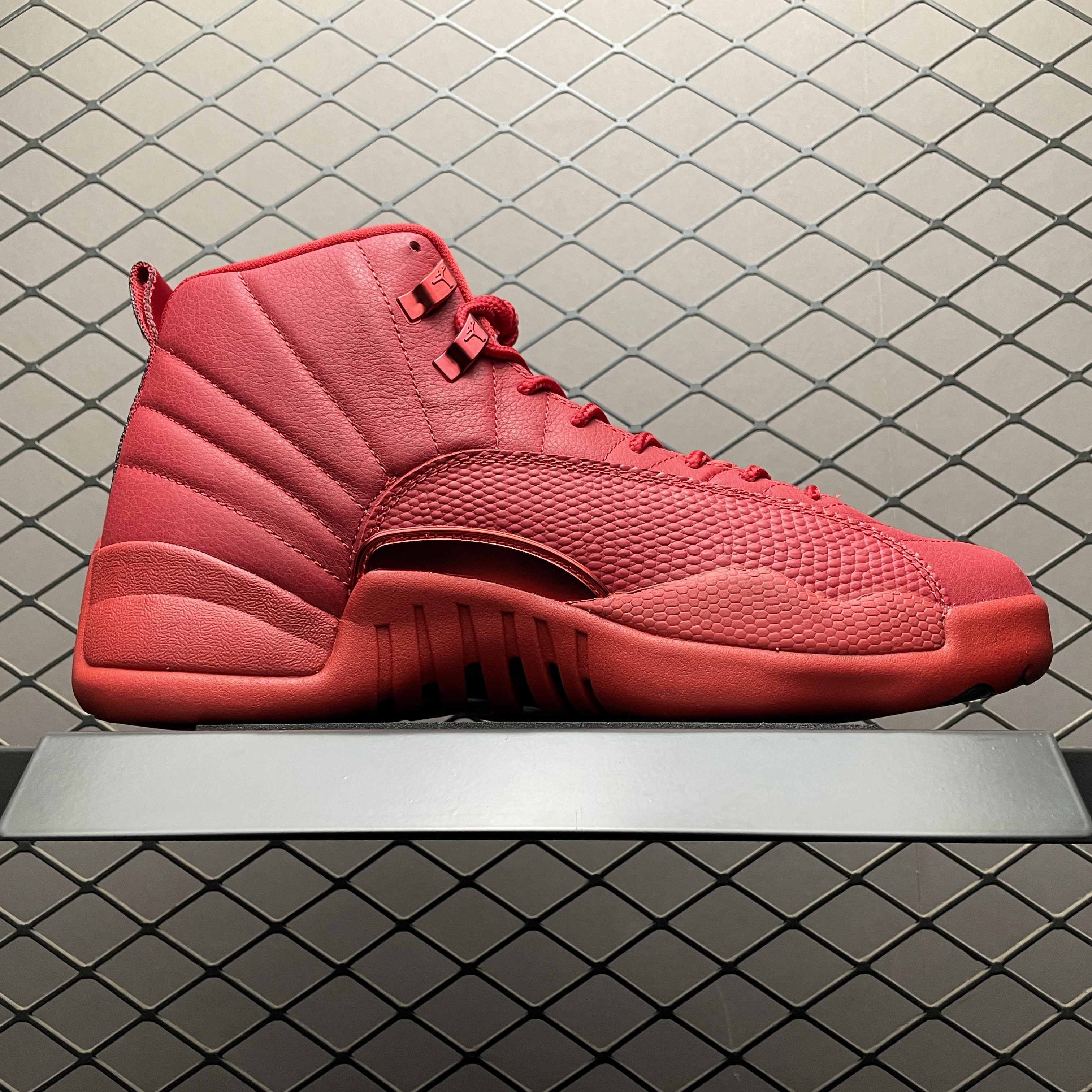 NIKE AIR JORDAN 12 RETRO "GYM RED" (2018) (130690-601)