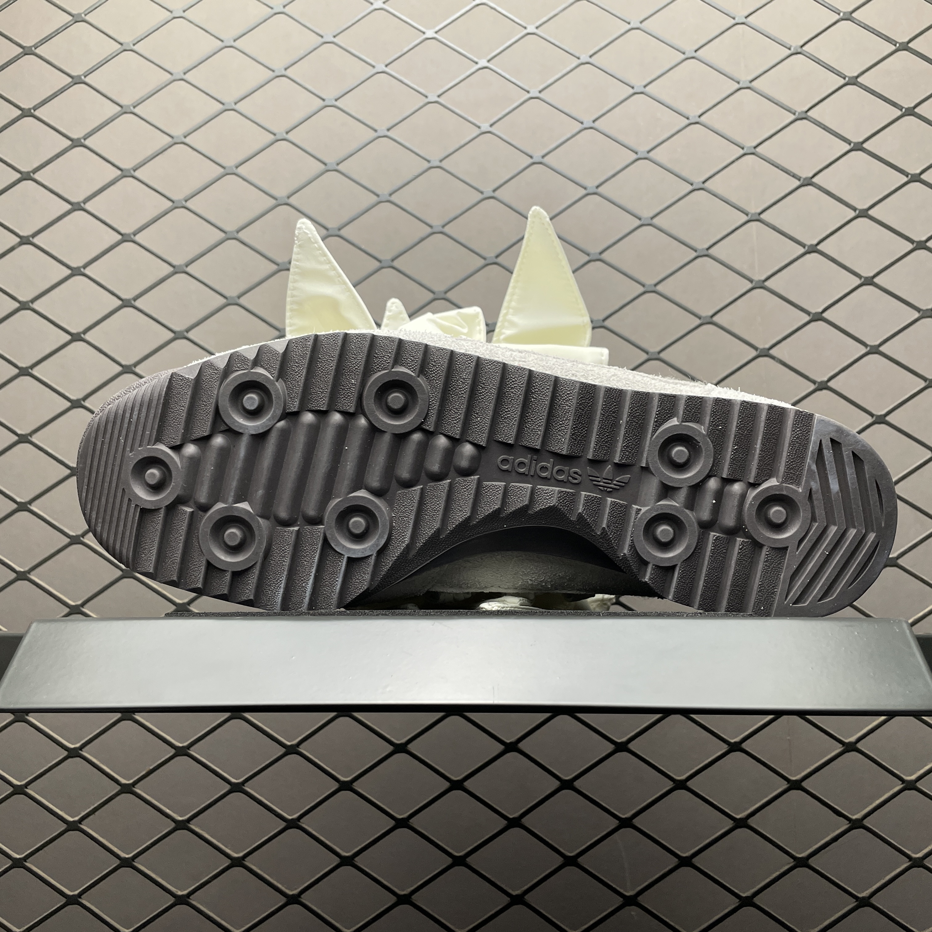Caroline Hú × adidas Originals Women's SL 72 OG "Grey One"（JQ8736）