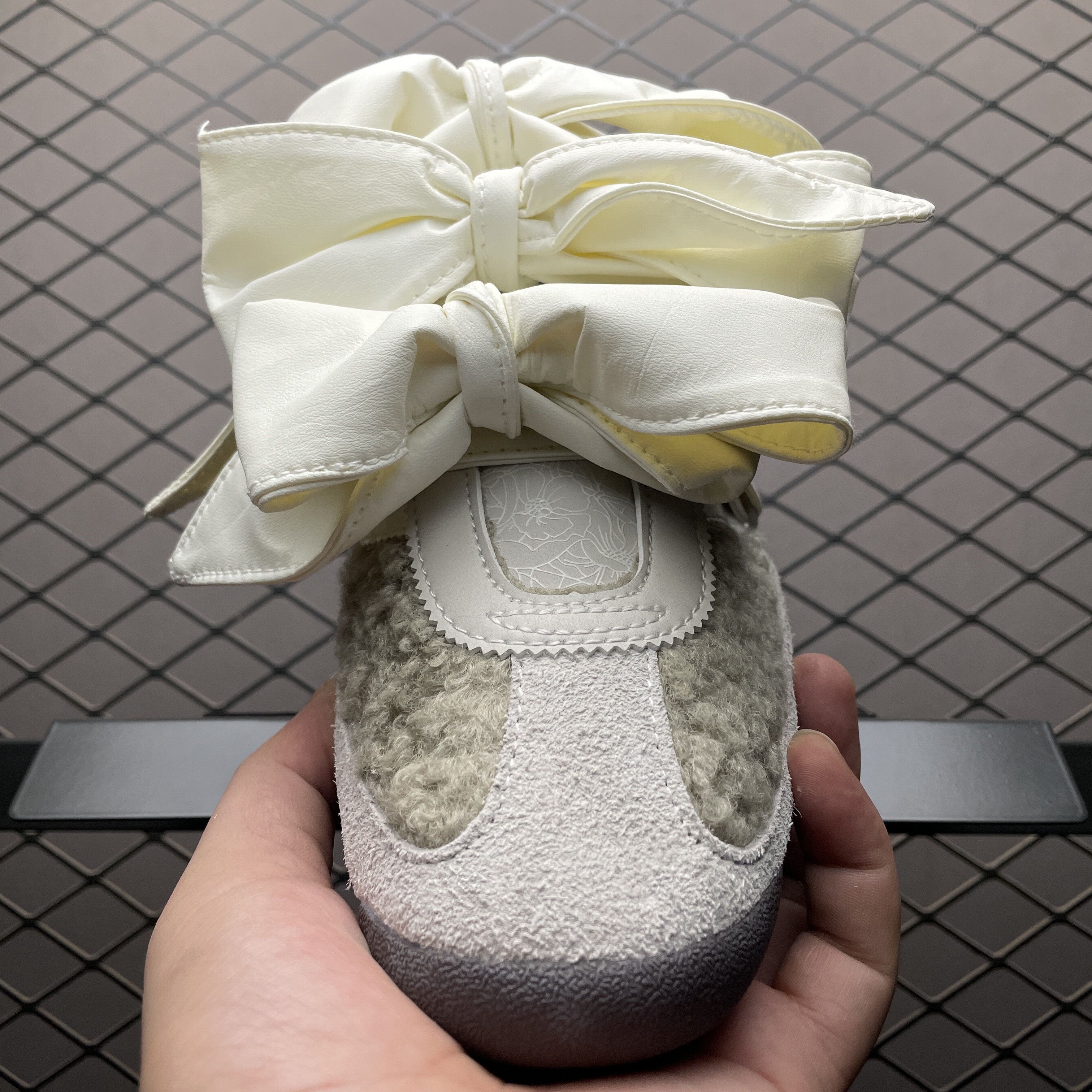 Caroline Hú × adidas Originals Women's SL 72 OG "Grey One"（JQ8736）