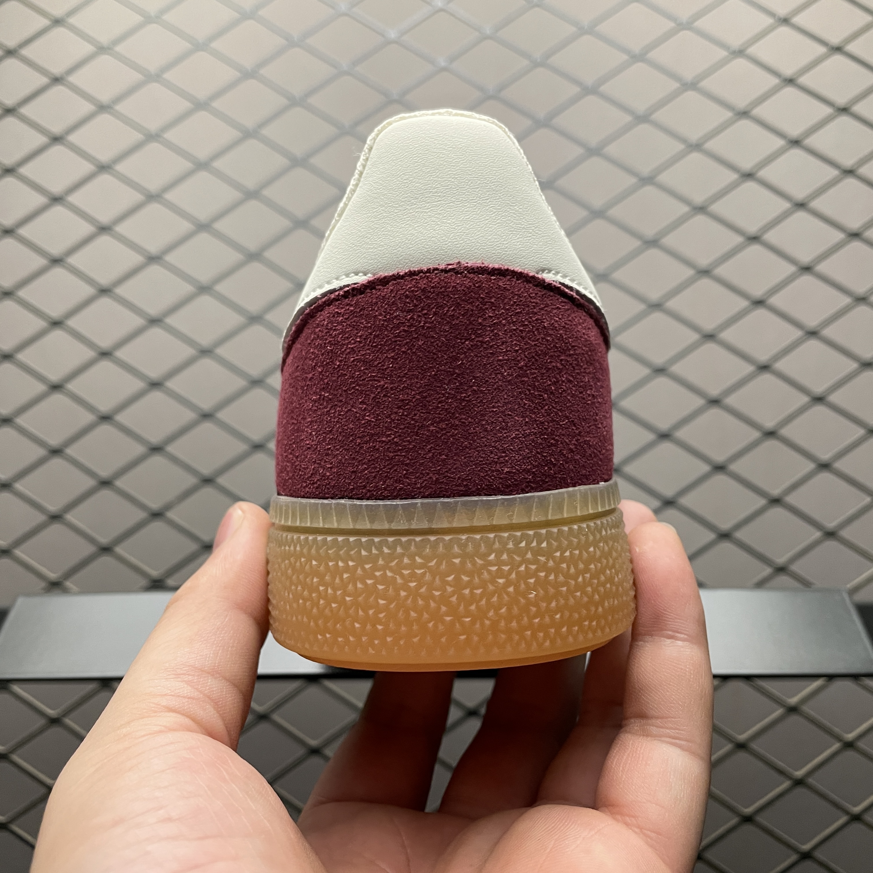 adidas Originals Women's Handball Spezial "Shadow Red/Off White/Gum"（IG1978）