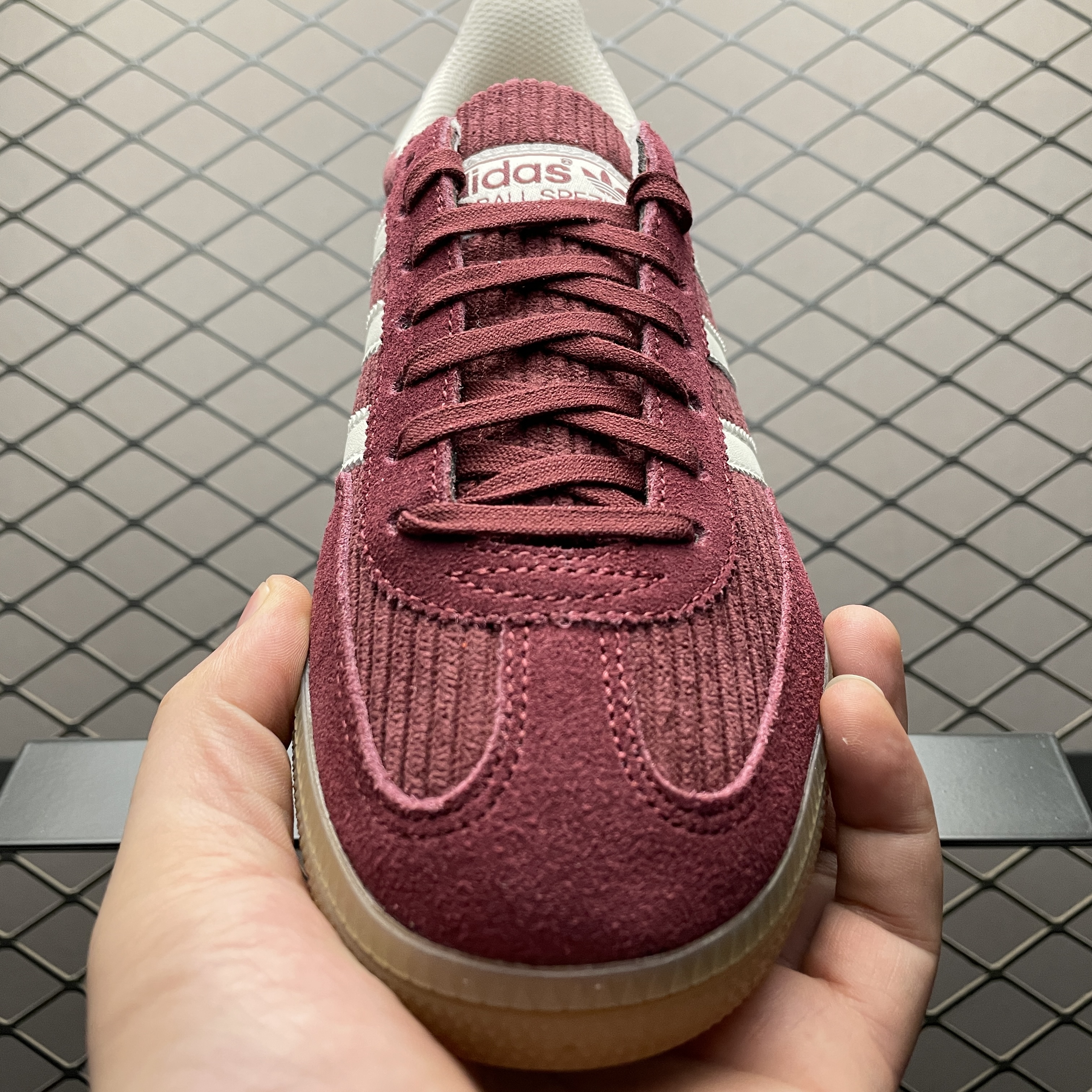 adidas Originals Women's Handball Spezial "Shadow Red/Off White/Gum"（IG1978）