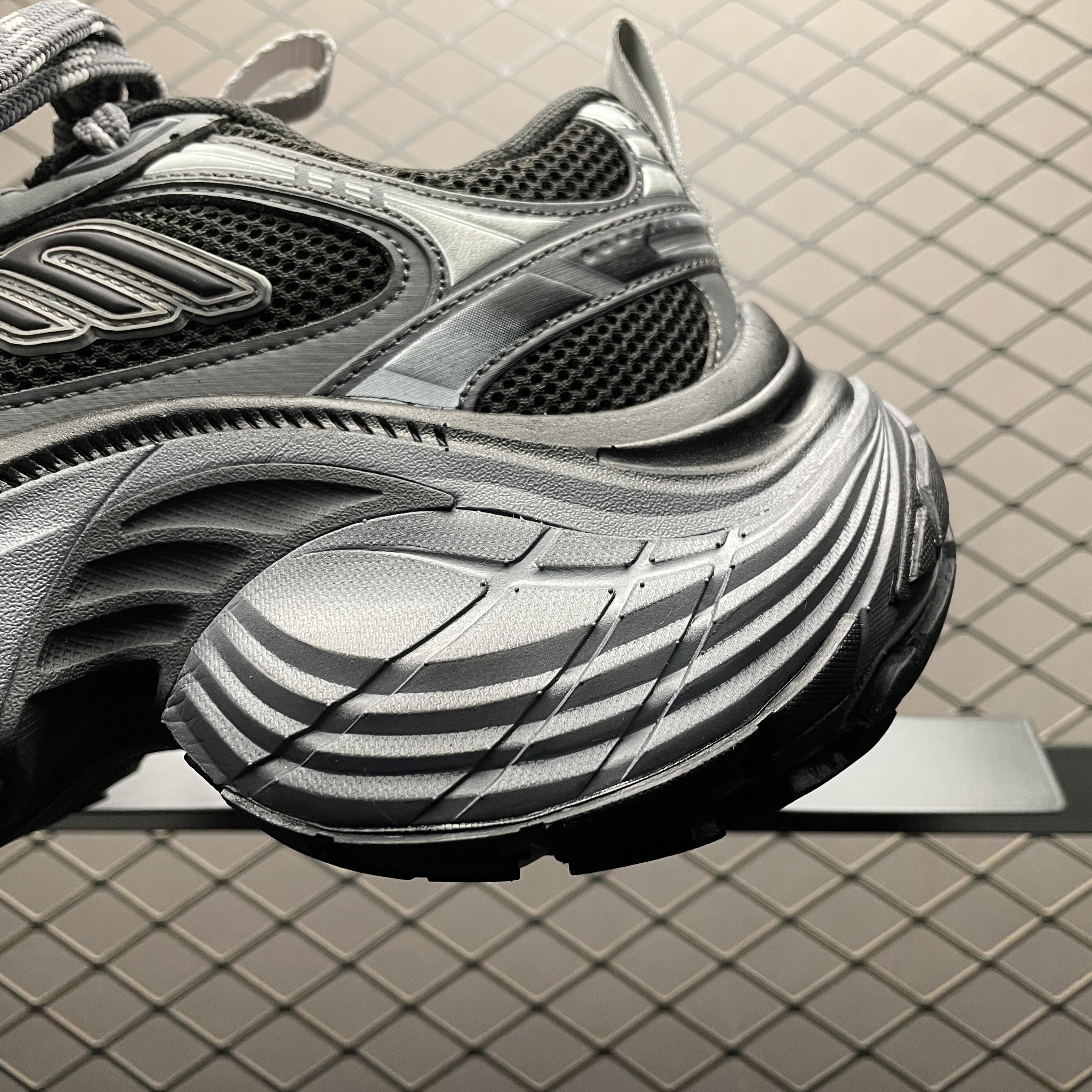 BALENCIAGA 6XL Sneaker "Black/Grey"（815859W2MV21012）