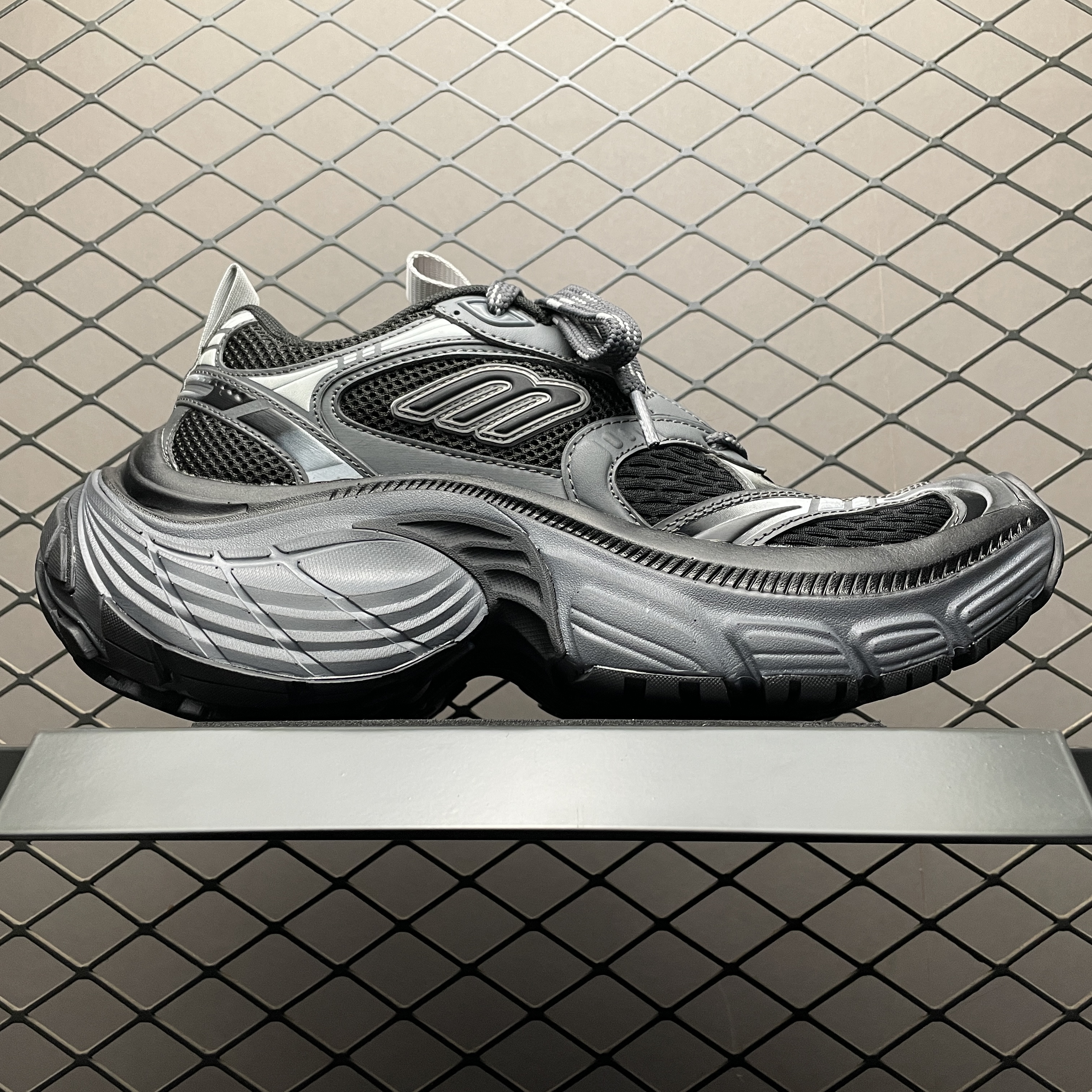 BALENCIAGA 6XL Sneaker "Black/Grey"（815859W2MV21012）