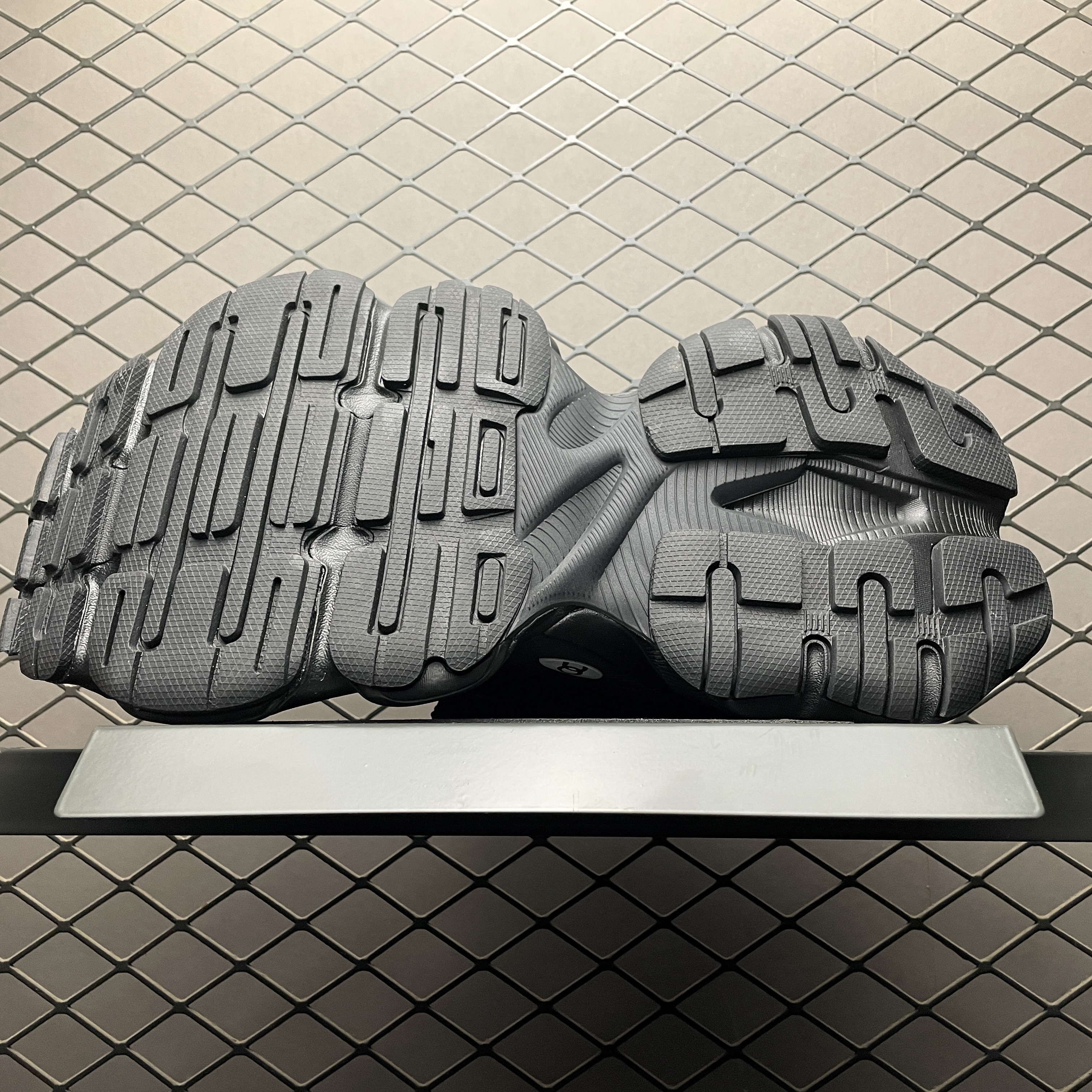 Balenciaga Cargo Sneaker 'Black'（785754WCGLT1000）