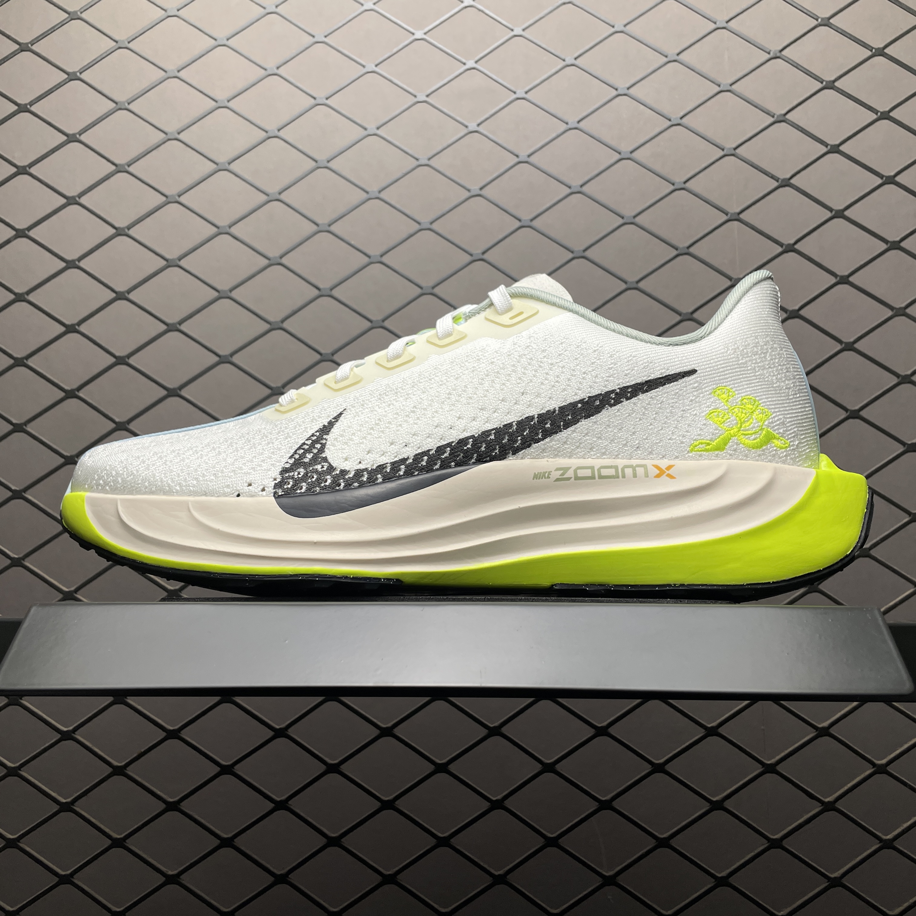 Nike Pegasus Plus Sail Pale Ivory Volt Black（HQ3451-101）
