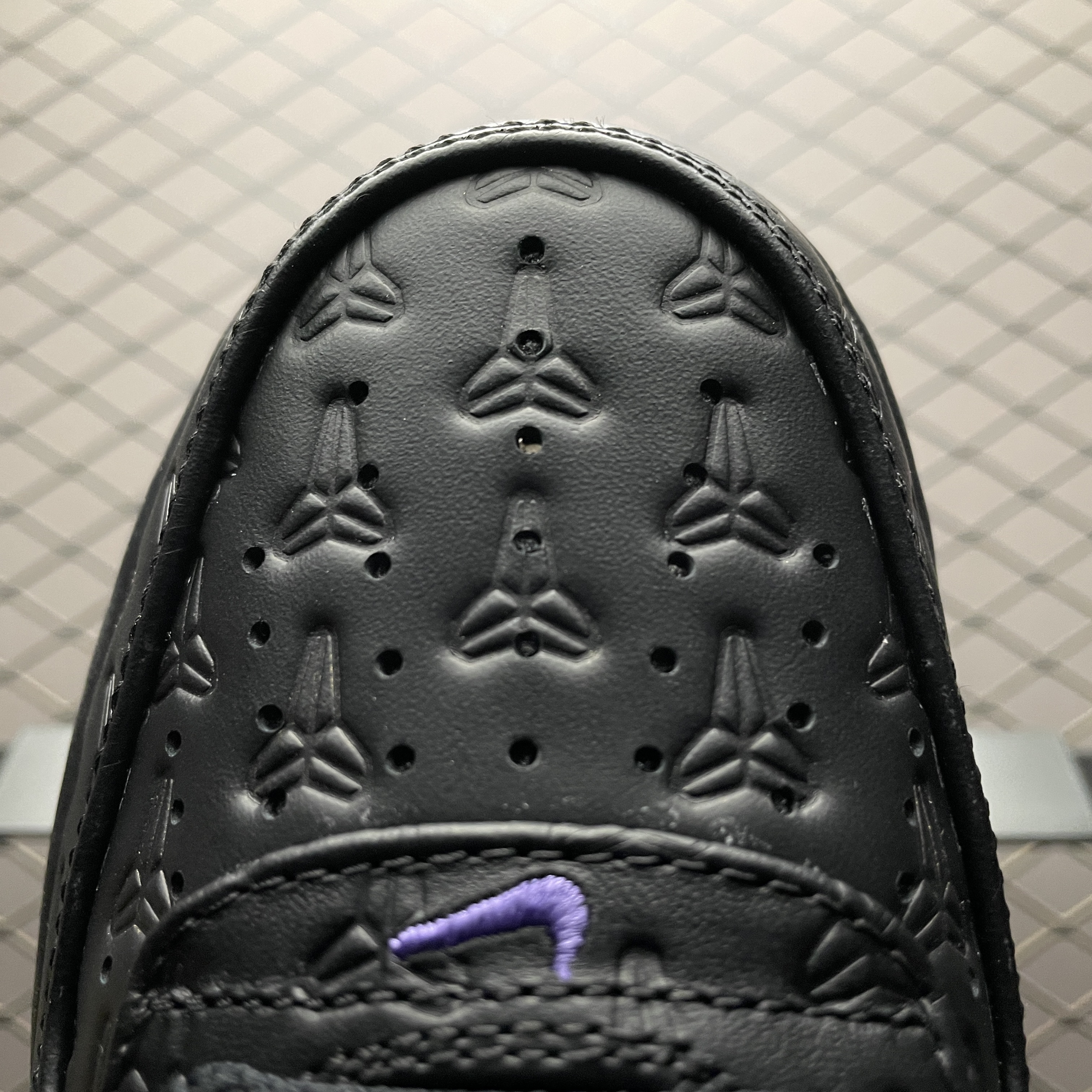 Kobe Bryant × Nike Air Force 1 Low "Black/Varsity Maize" (HV5122-001)
