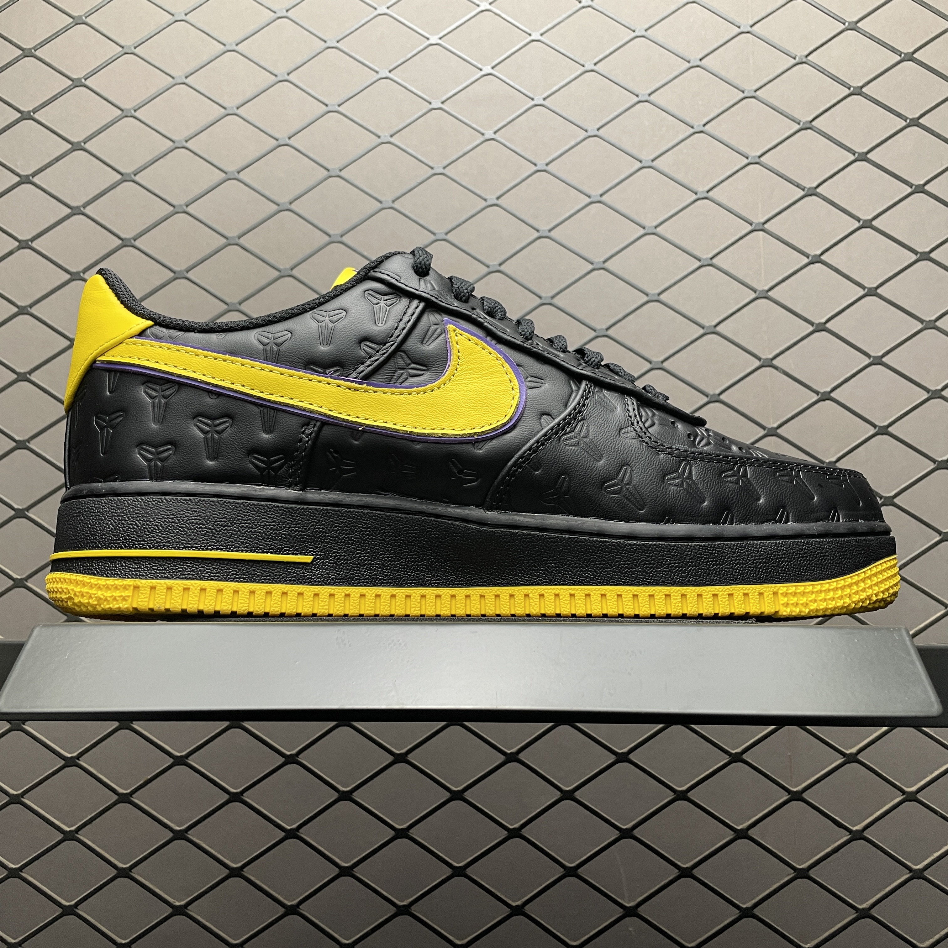 Kobe Bryant × Nike Air Force 1 Low "Black/Varsity Maize" (HV5122-001)