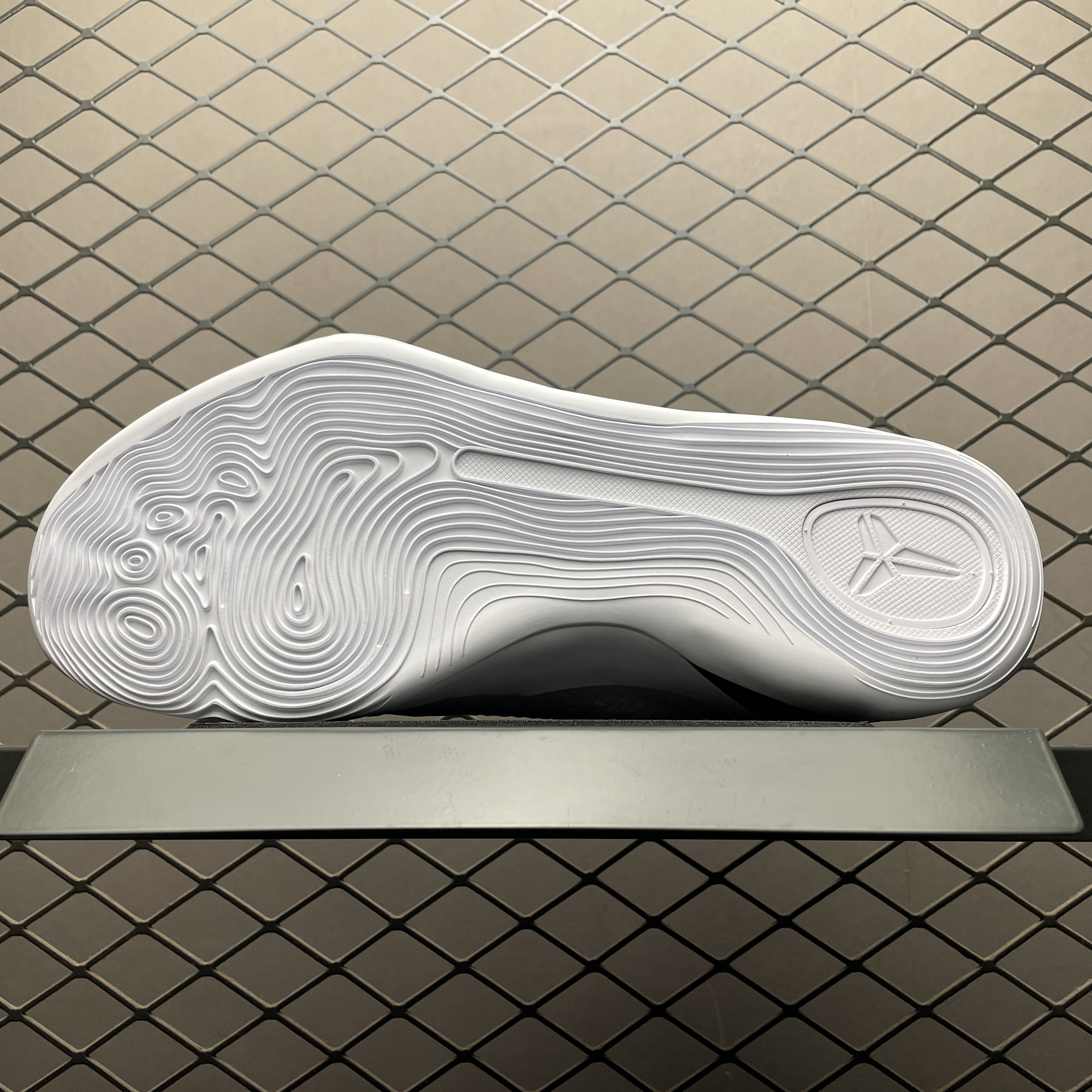 Nike Kobe 9 Elite Low Protro Halo（FZ7334-100）