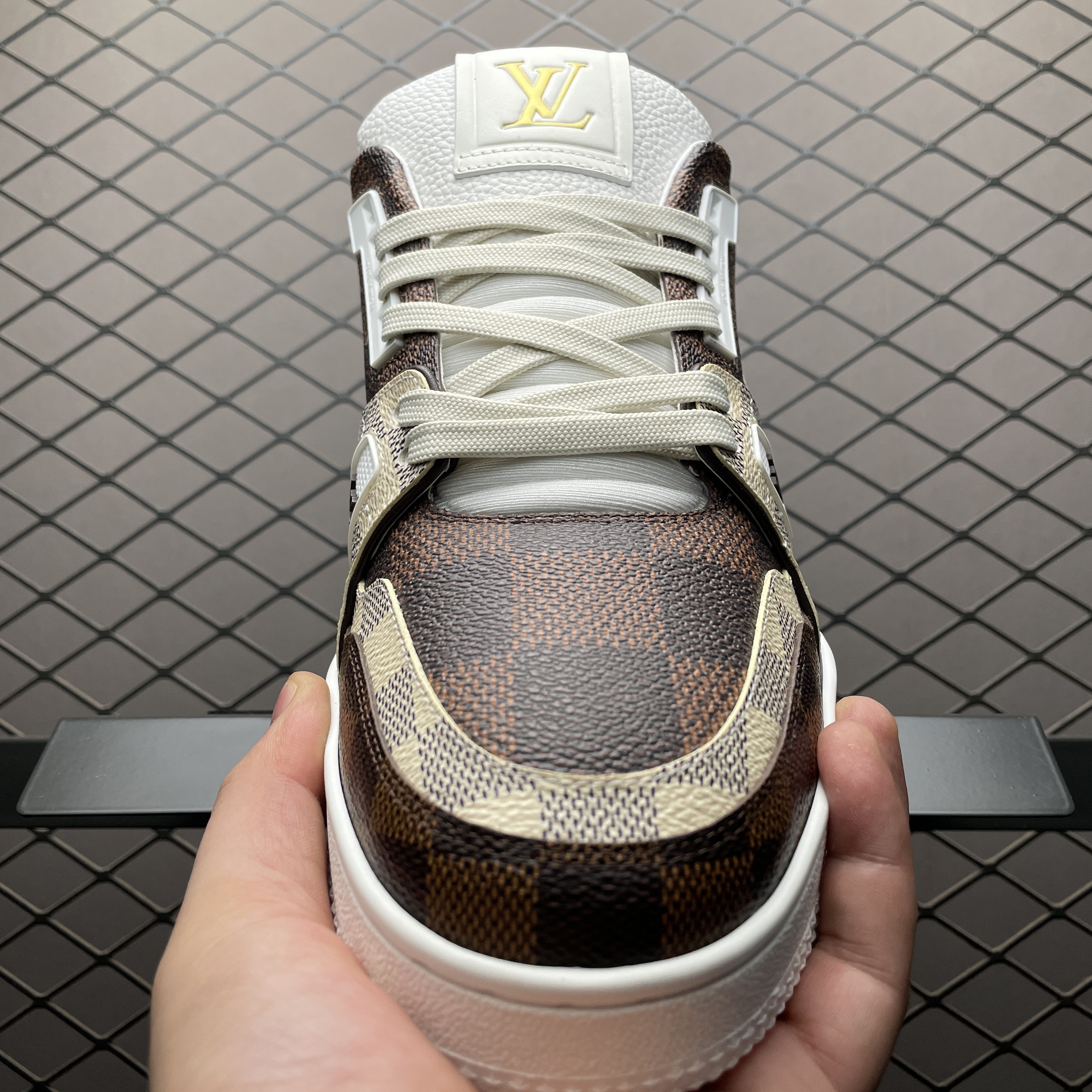 LOUIS VUITTON LV Trainer Sneakers 'Brown and White Plaid'（1AAST3)