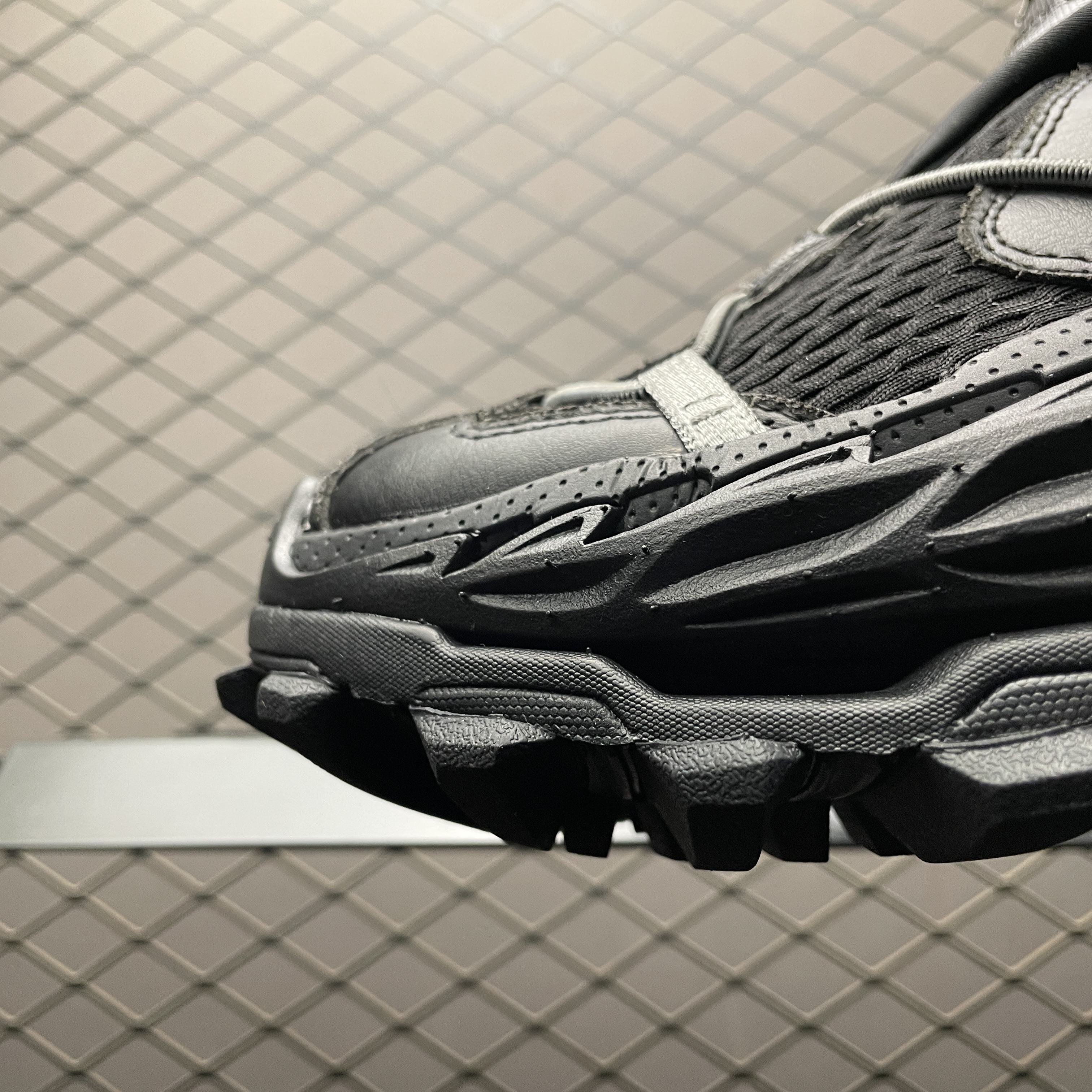 BALENCIAGA Hike Sneaker "Black"（804921WHIKE1000）