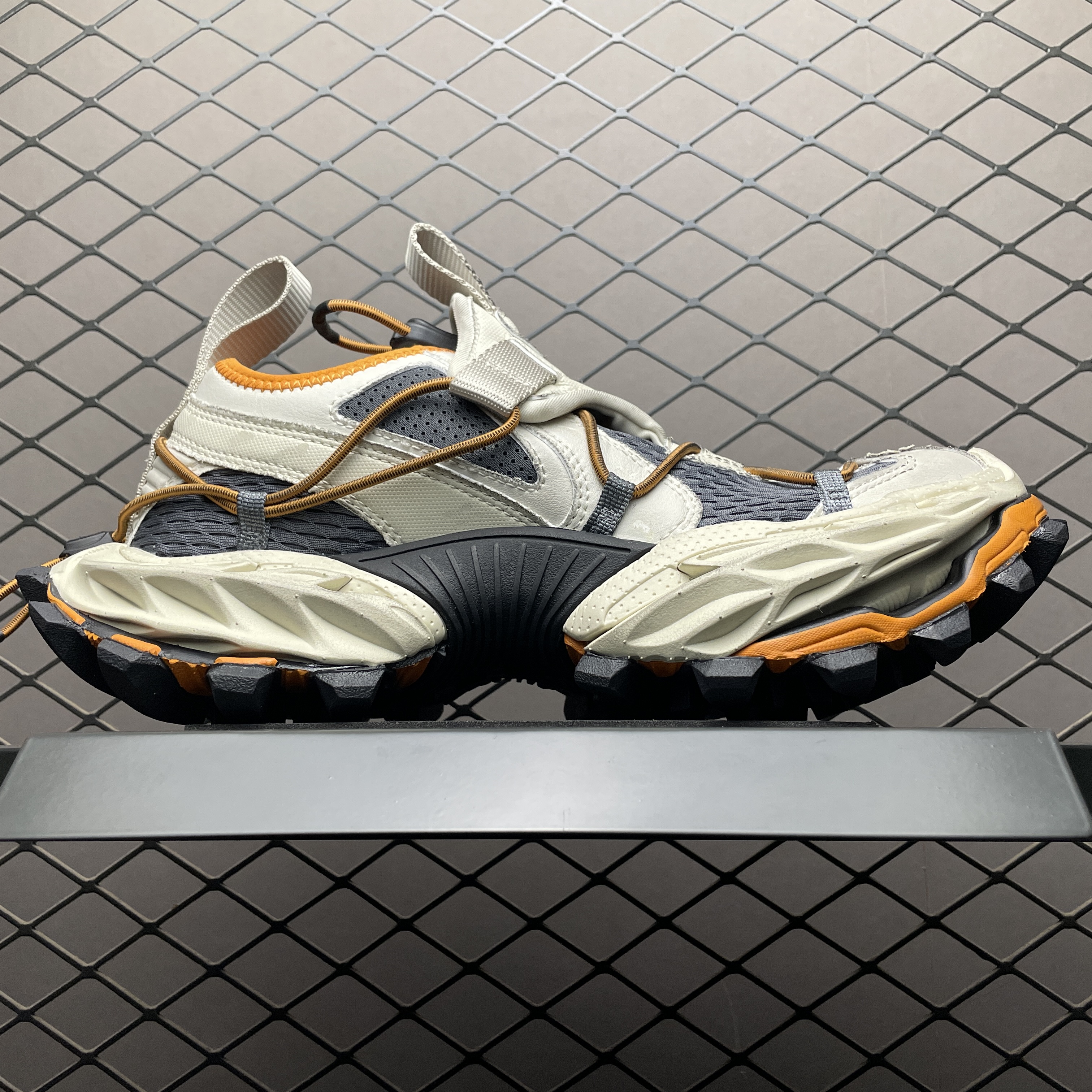 BALENCIAGA Hike Sneaker "Beige/Orange"（804921WHIKE2070）
