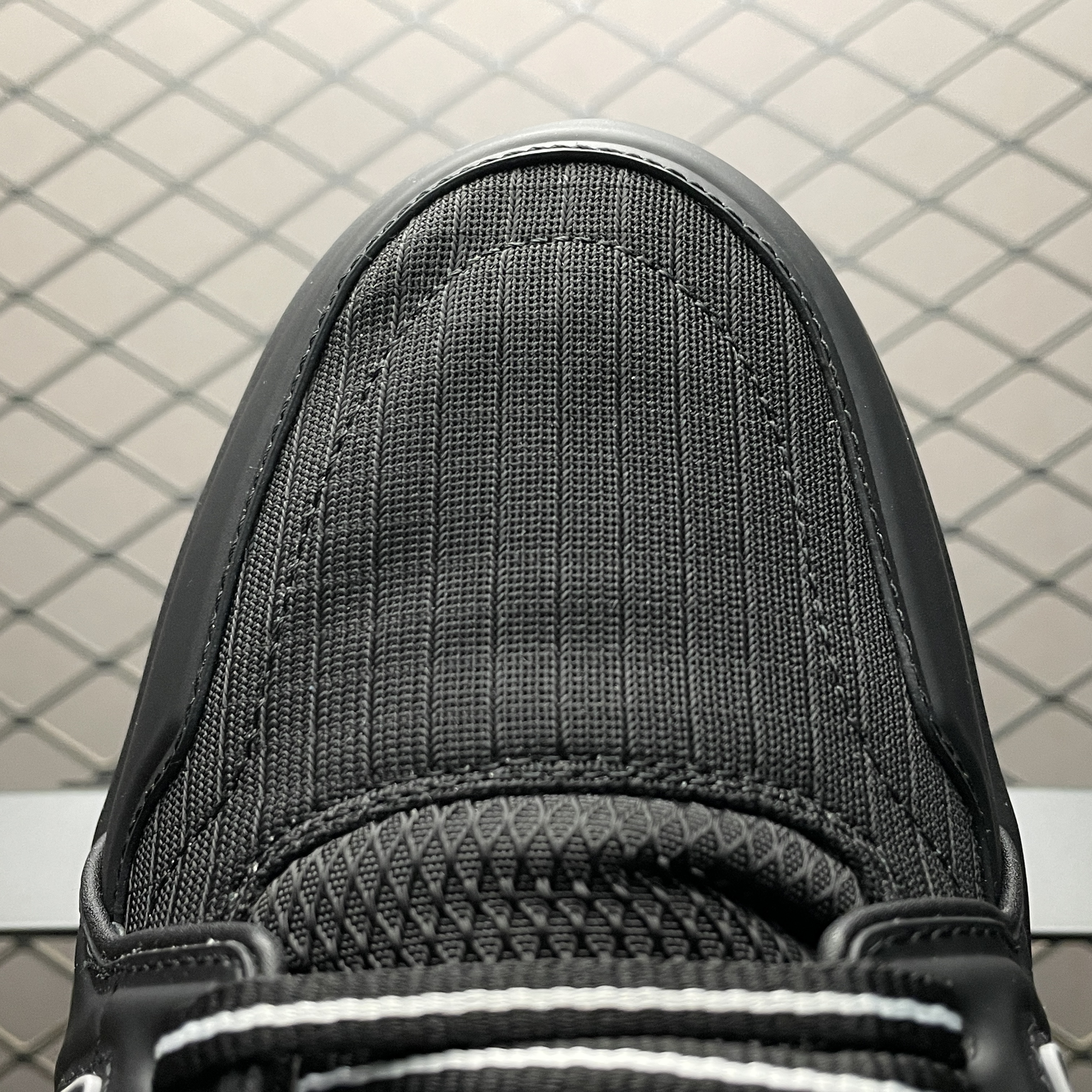 LOUIS VUITTON Trainer Sneakers(1ADEVW)