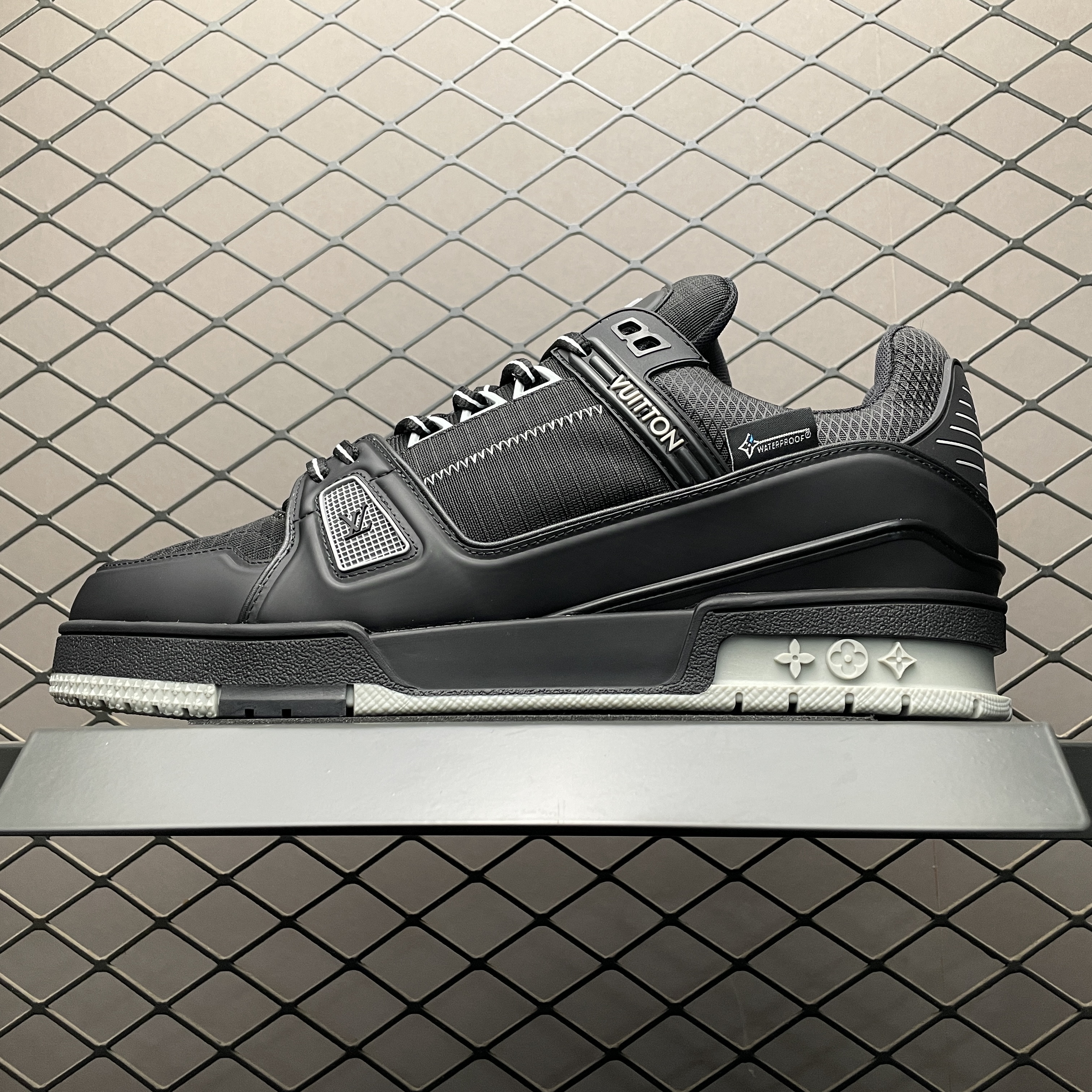 LOUIS VUITTON Trainer Sneakers(1ADEVW)