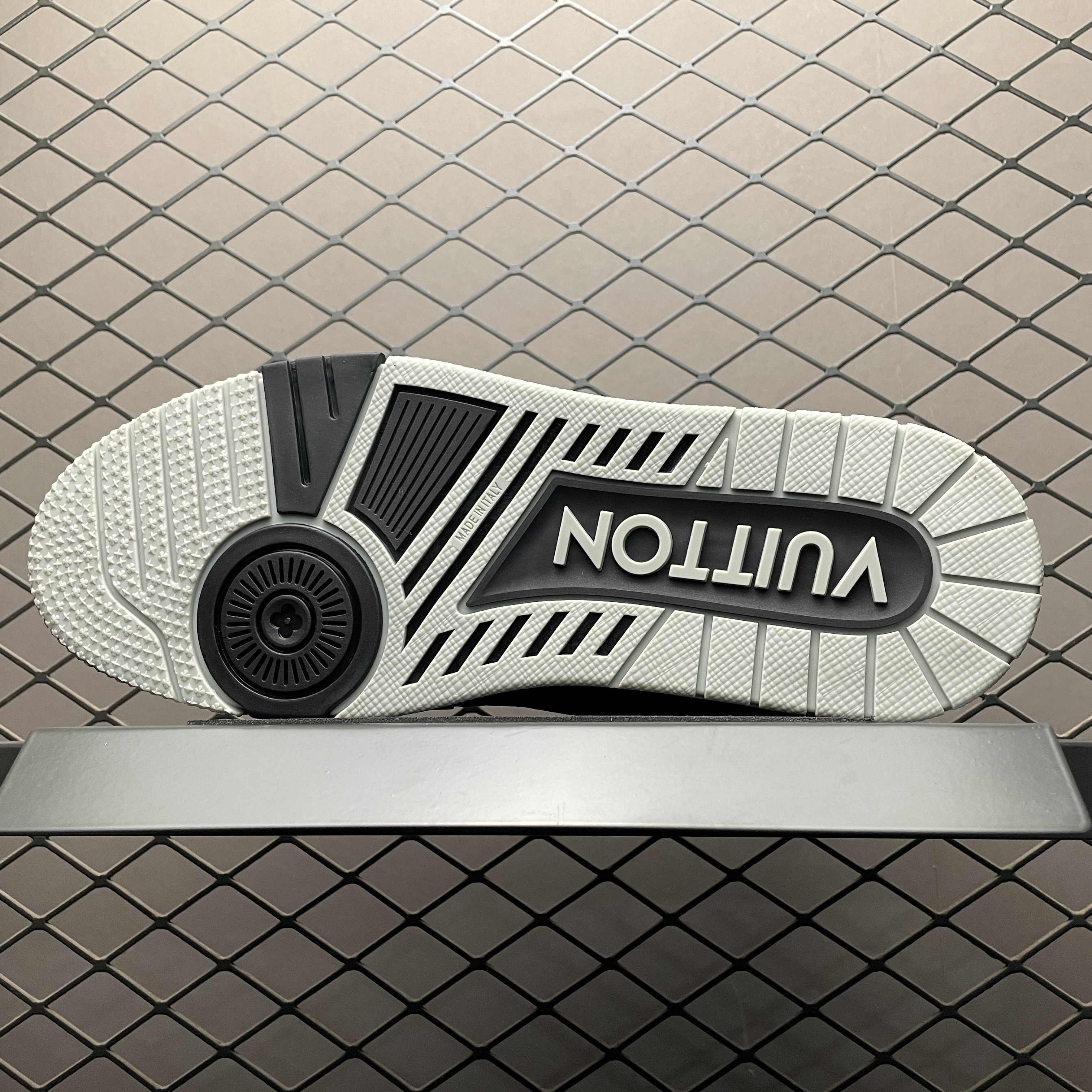 LOUIS VUITTON Trainer Sneakers(1ADEVW)