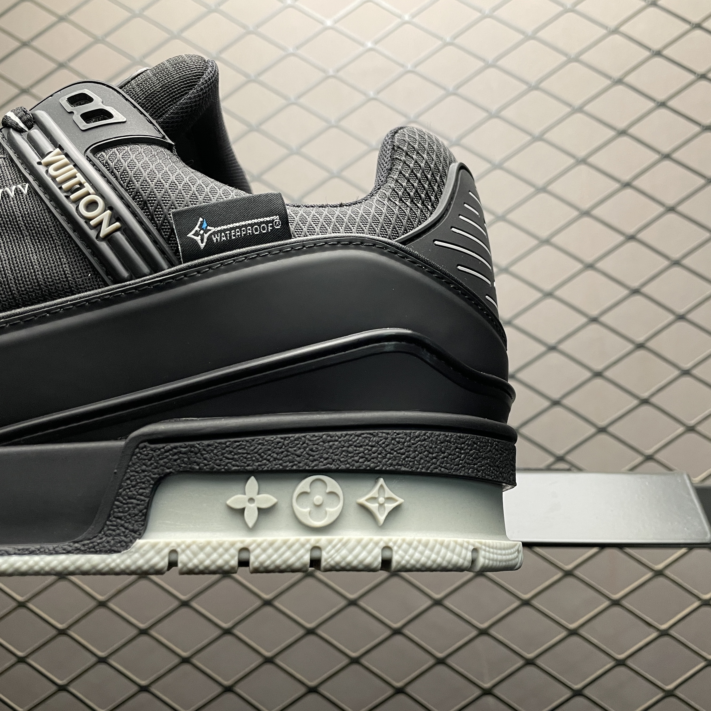 LOUIS VUITTON Trainer Sneakers(1ADEVW)