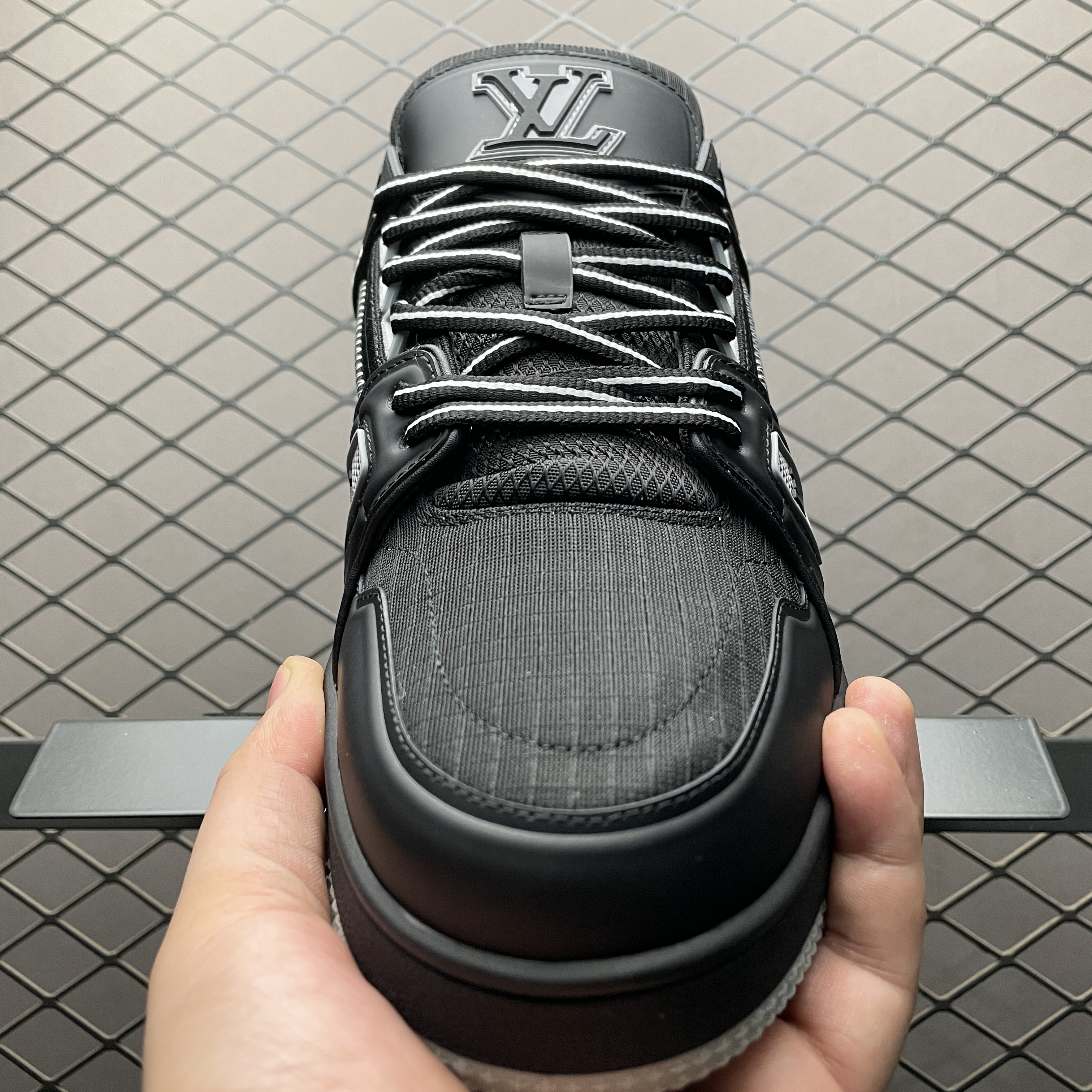 LOUIS VUITTON Trainer Sneakers(1ADEVW)