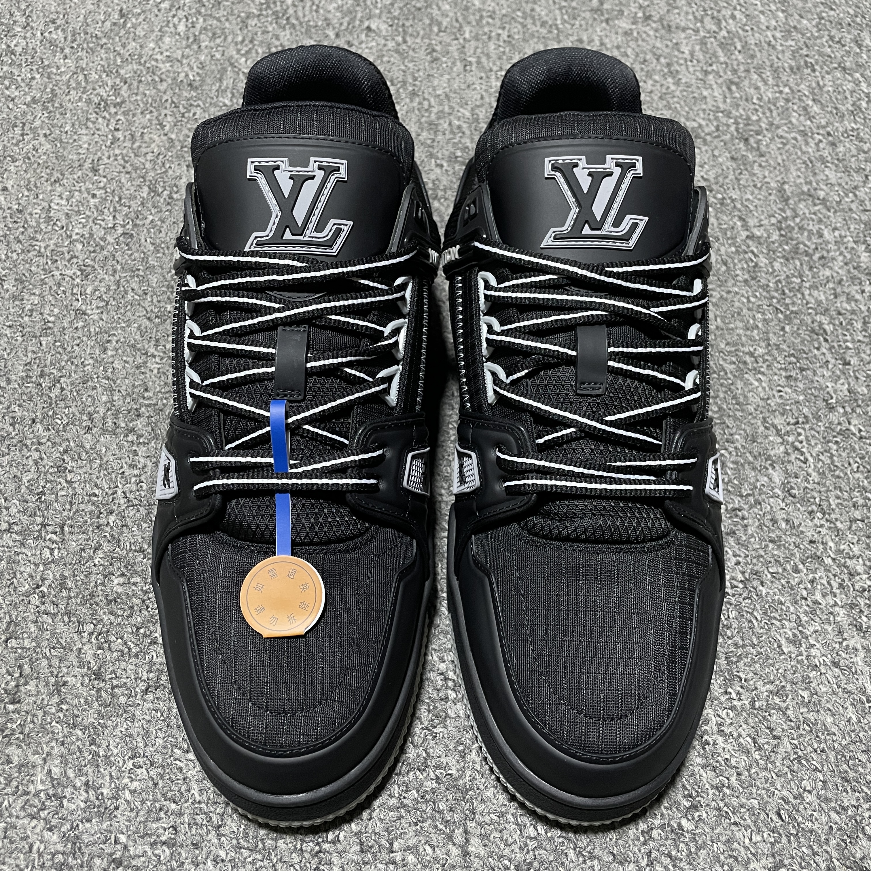 LOUIS VUITTON Trainer Sneakers(1ADEVW)