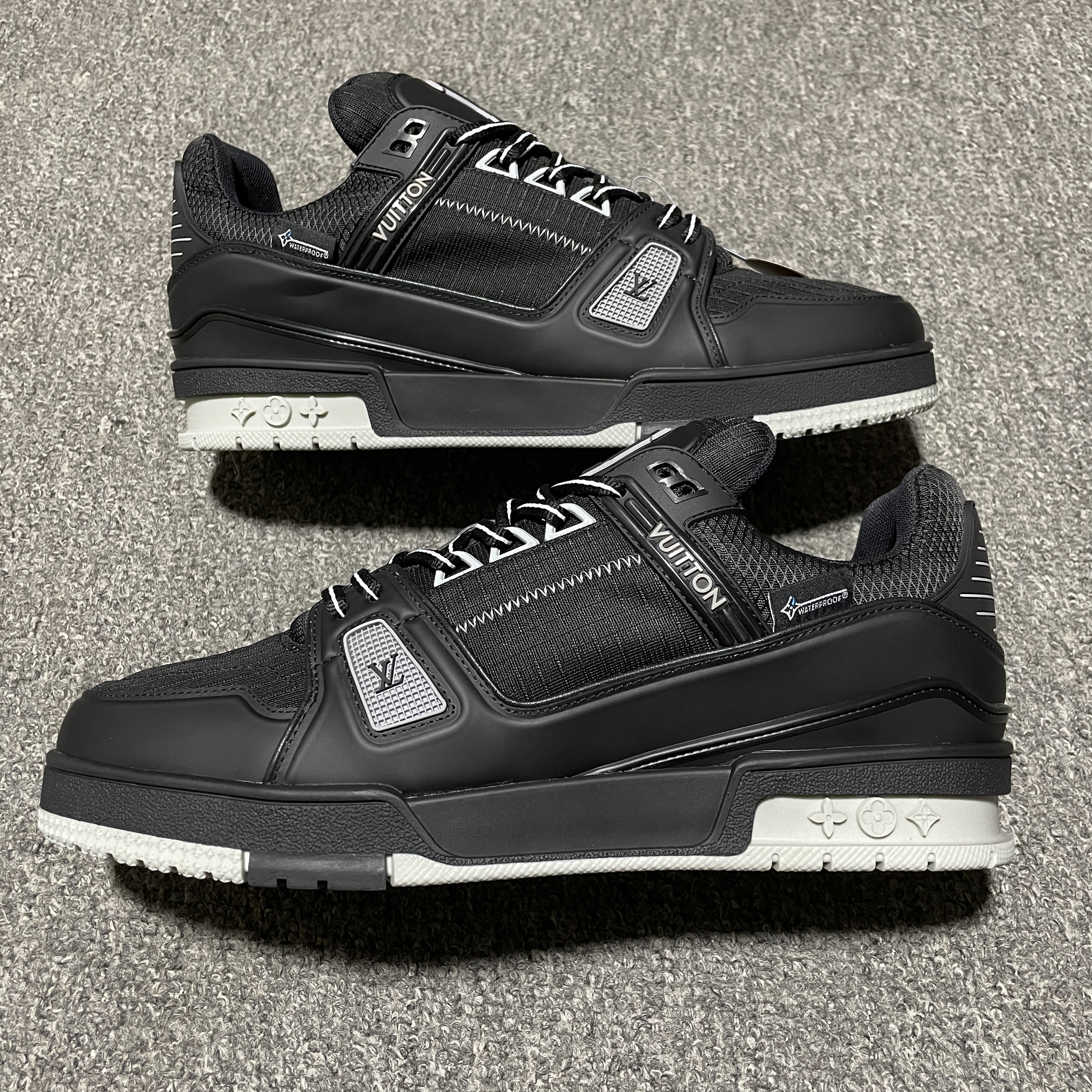 LOUIS VUITTON Trainer Sneakers(1ADEVW)