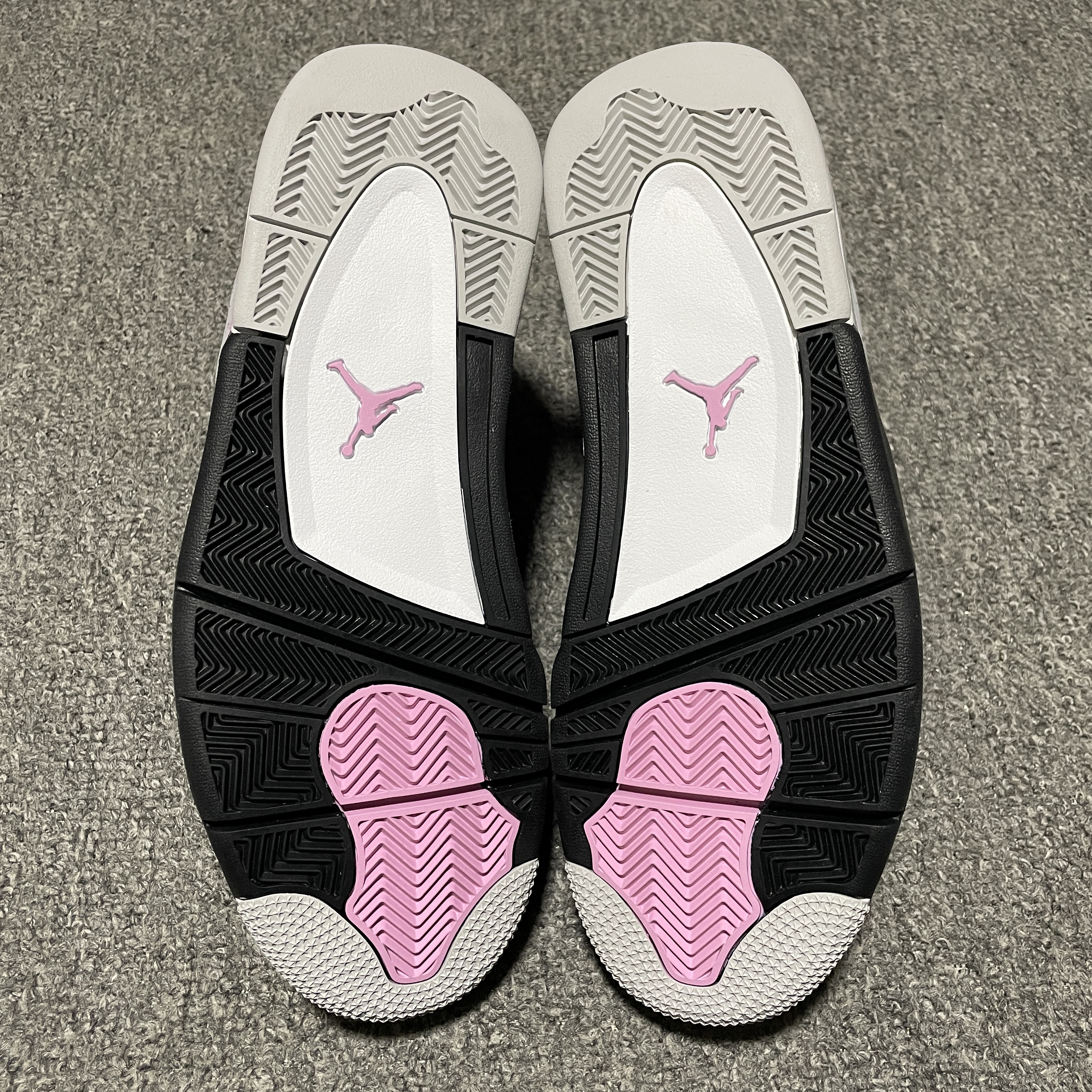 Nike Women's Air Jordan 4 Retro "Orchid"（AQ9129-501）