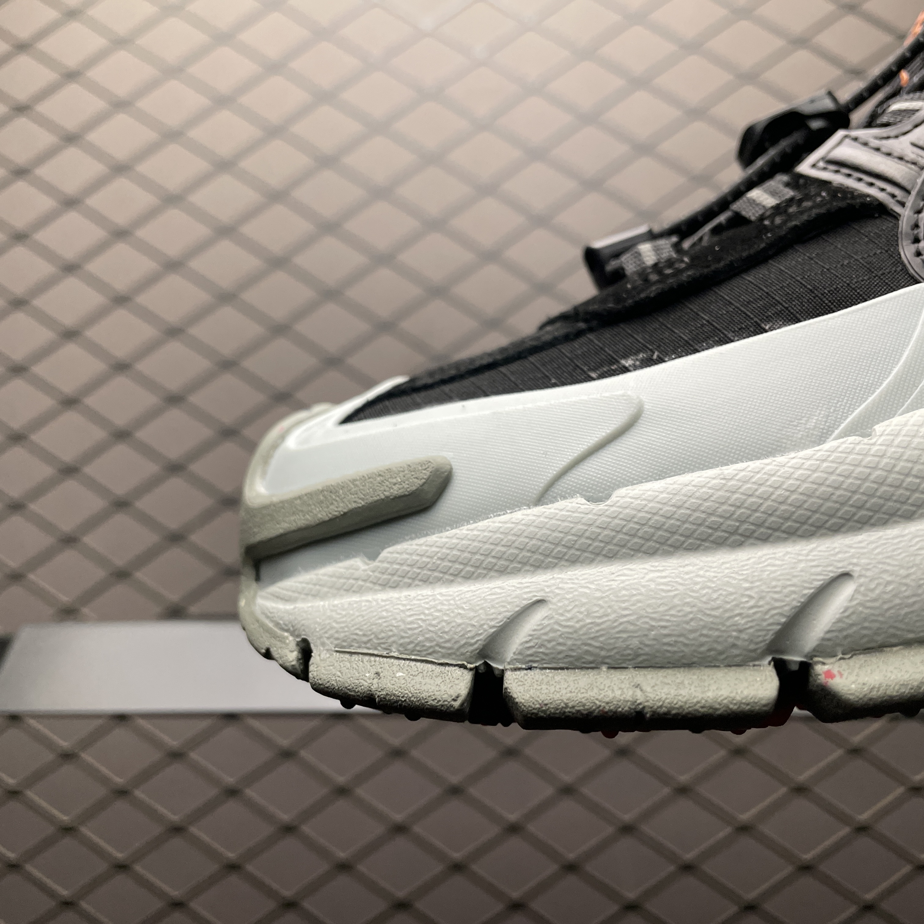 Nike Zoom Vomero 5 Roam "Black/Light Silver"(FV2295-001)