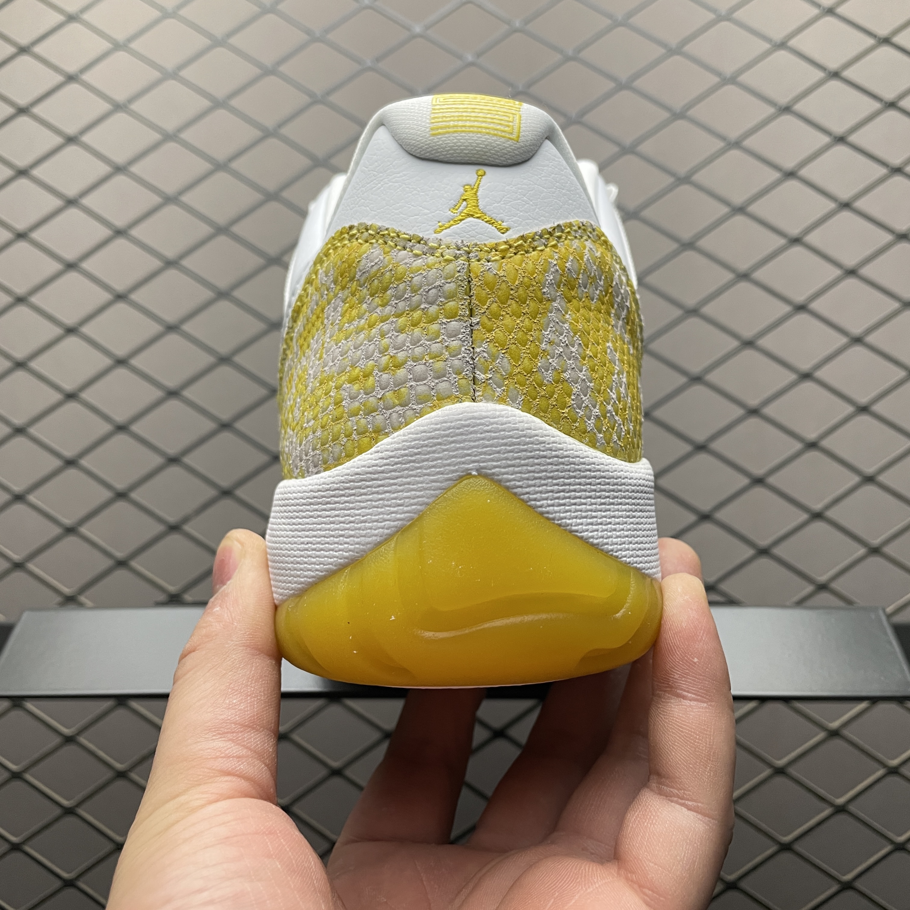 Nike  Air Jordan 11 Retro Low "Yellow Snake Skin"(AH7860-107)