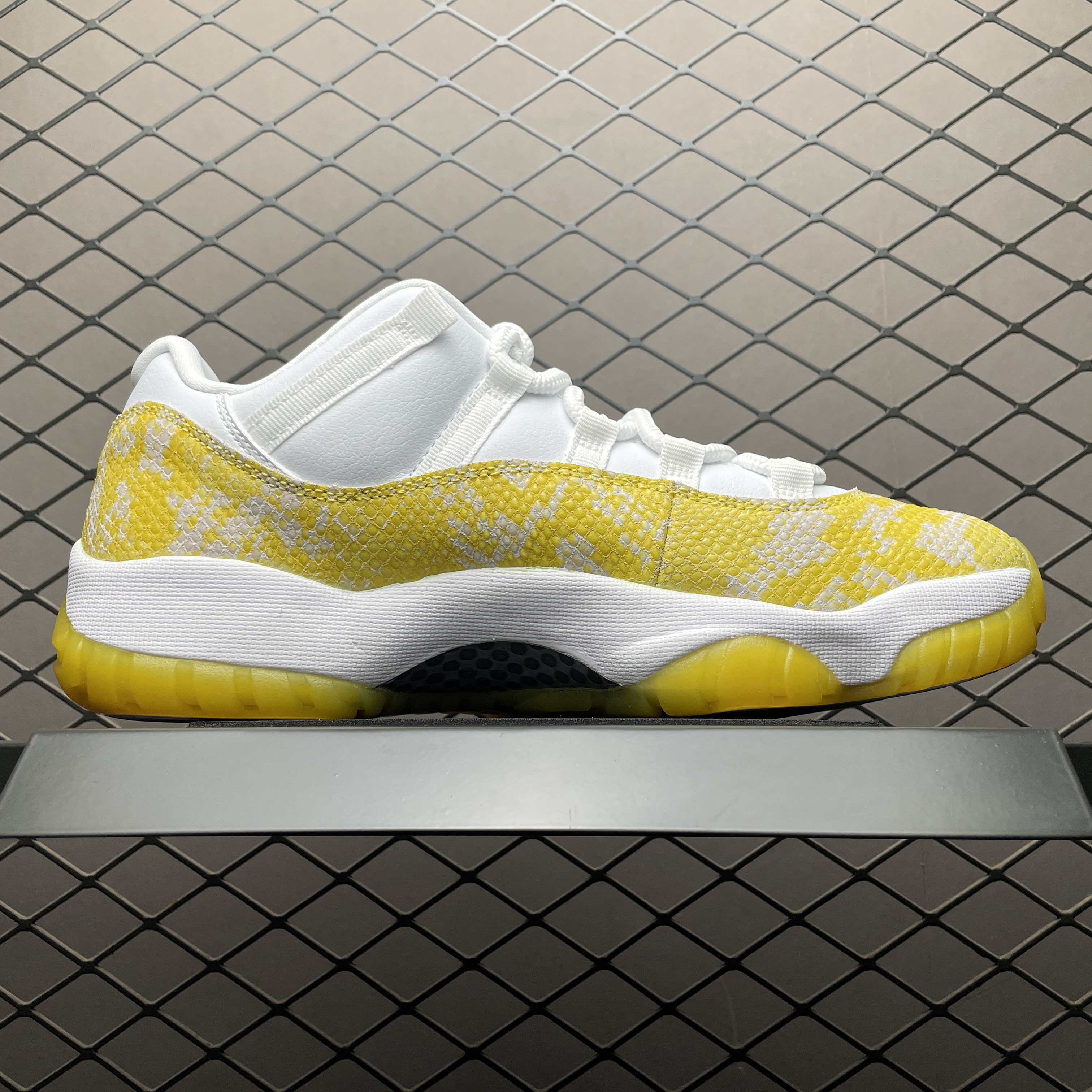 Nike  Air Jordan 11 Retro Low "Yellow Snake Skin"(AH7860-107)