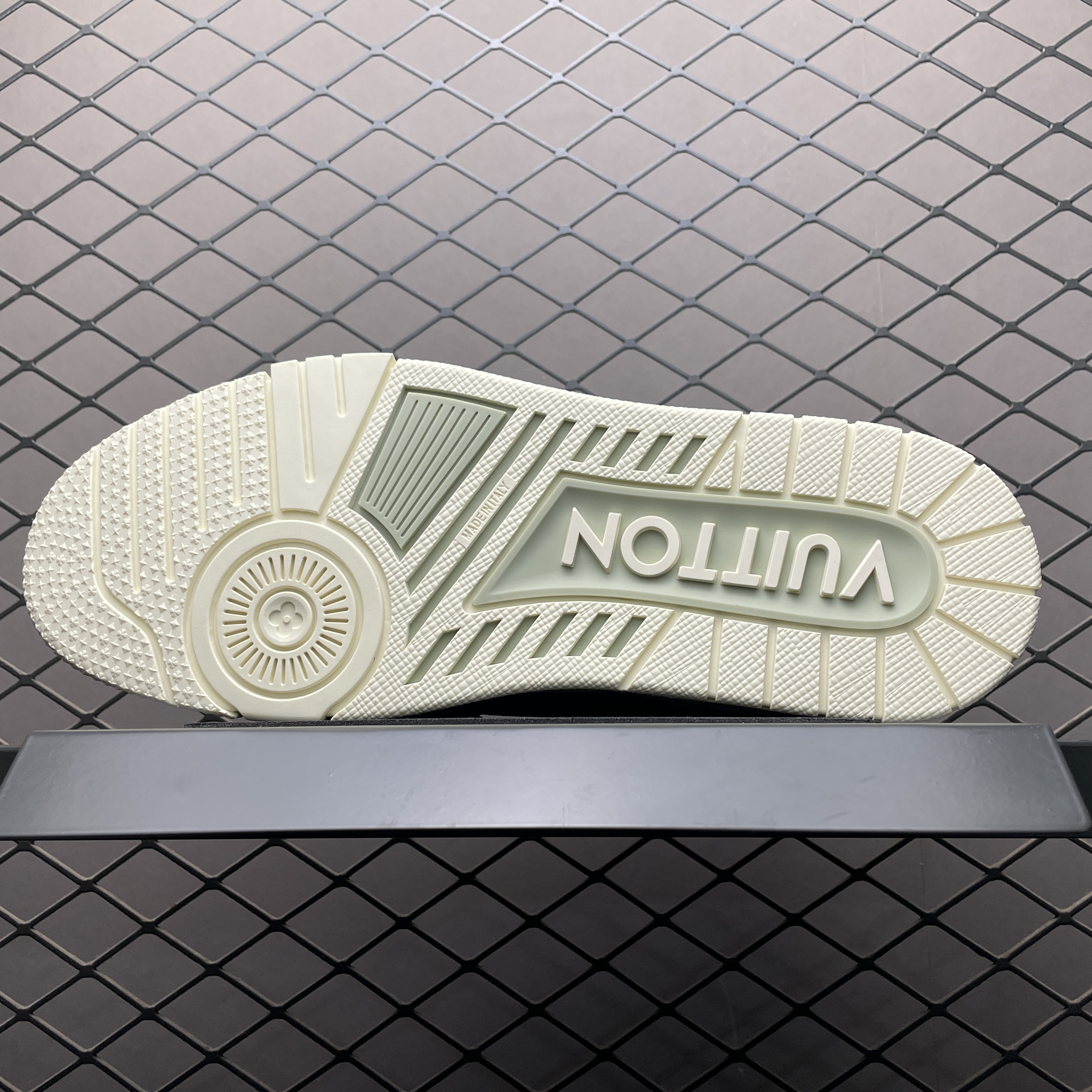 LOUIS VUITTON Trainer Sneakers (1ADHC9)