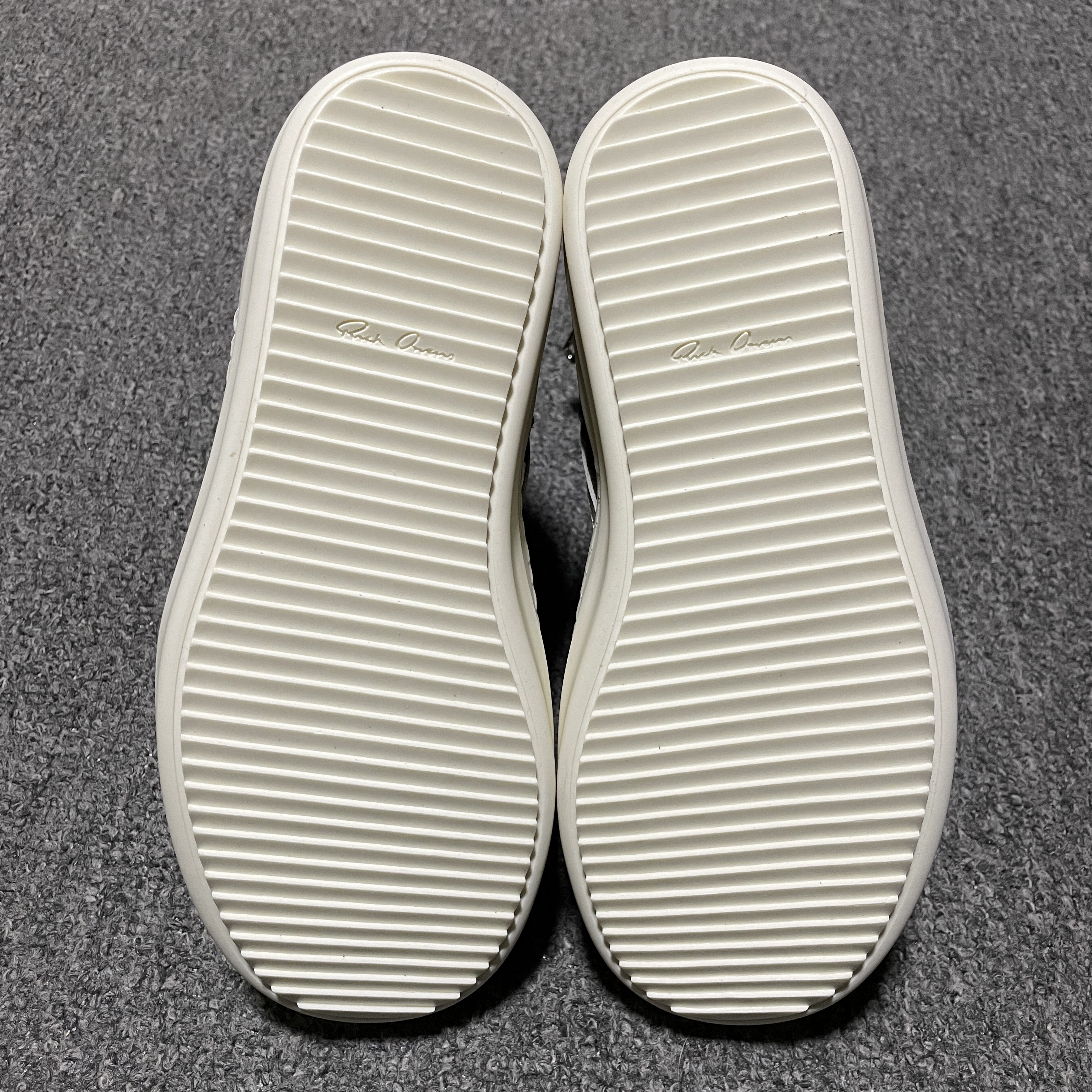 Rick Owens High-Top Lace-Up Sneakers (RU02B2894LCC-3411)