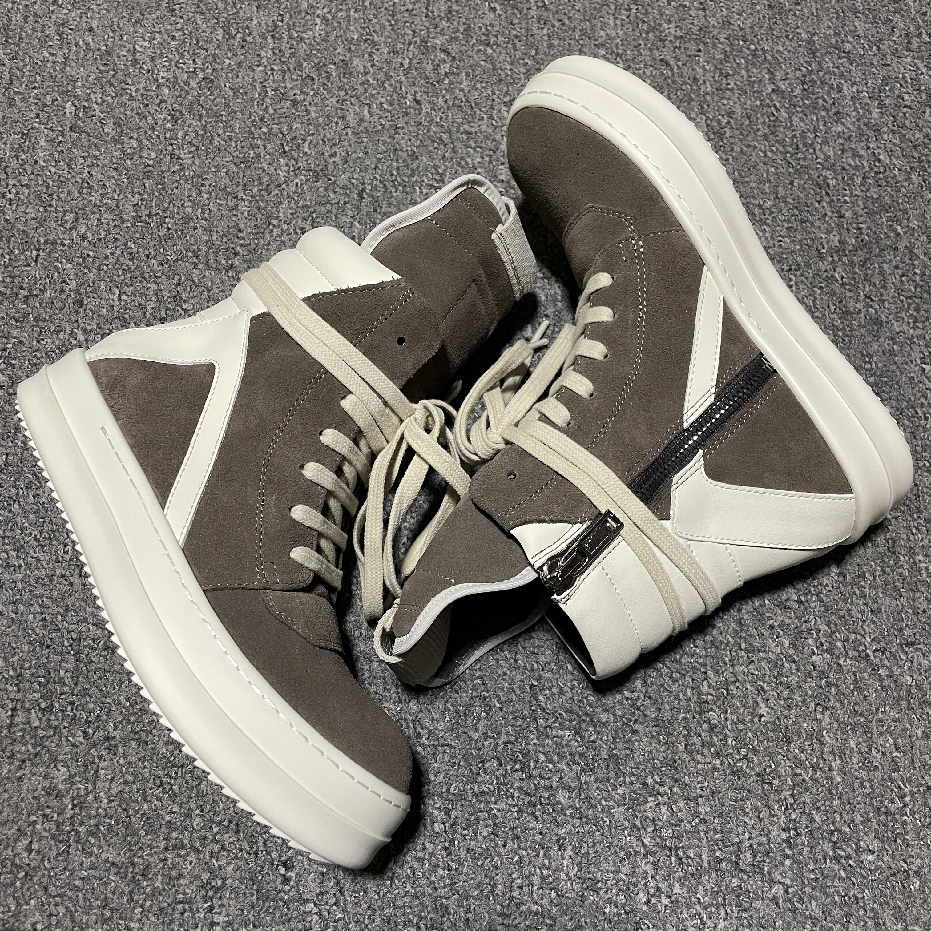 Rick Owens High-Top Lace-Up Sneakers (RU02B2894LCC-3411)