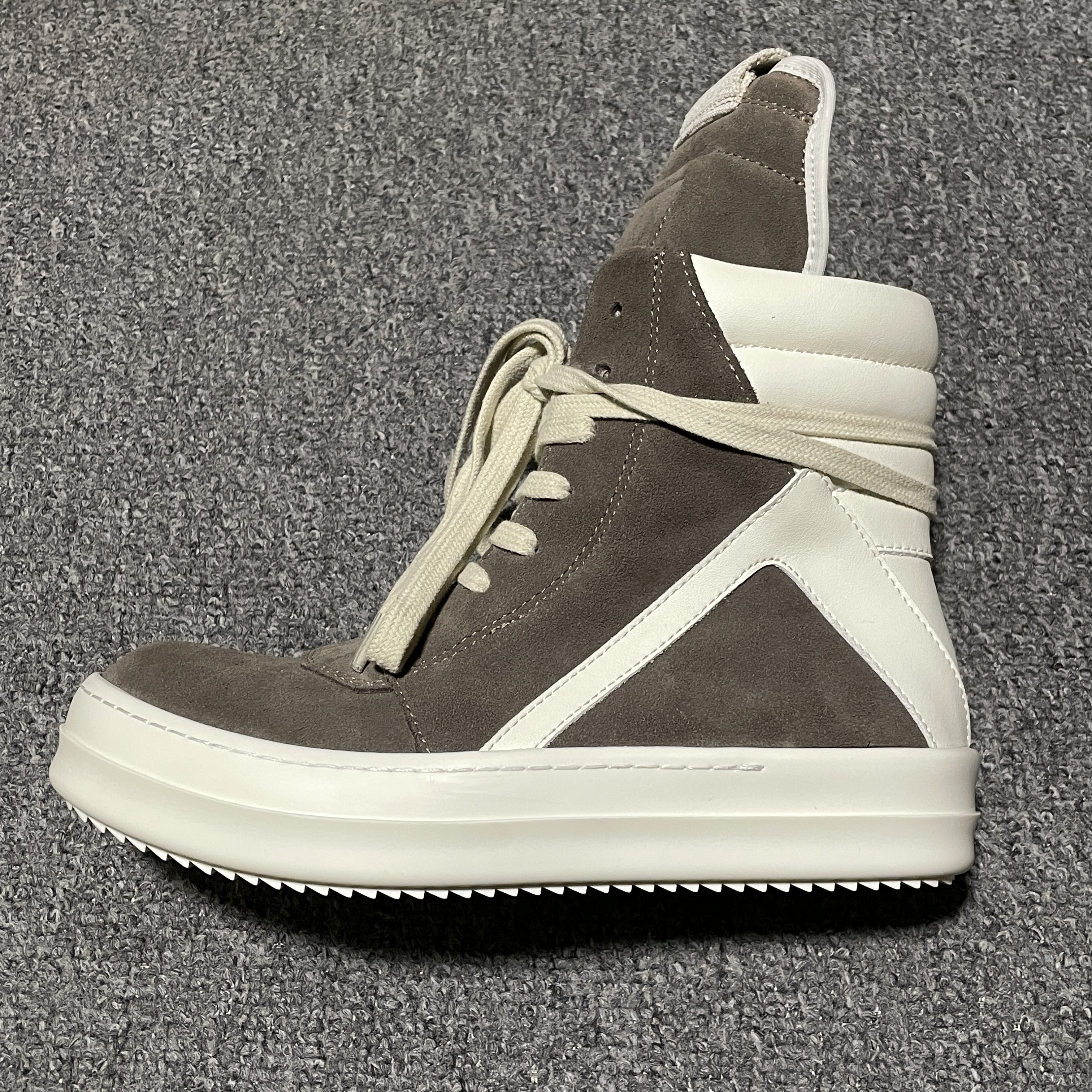 Rick Owens High-Top Lace-Up Sneakers (RU02B2894LCC-3411)