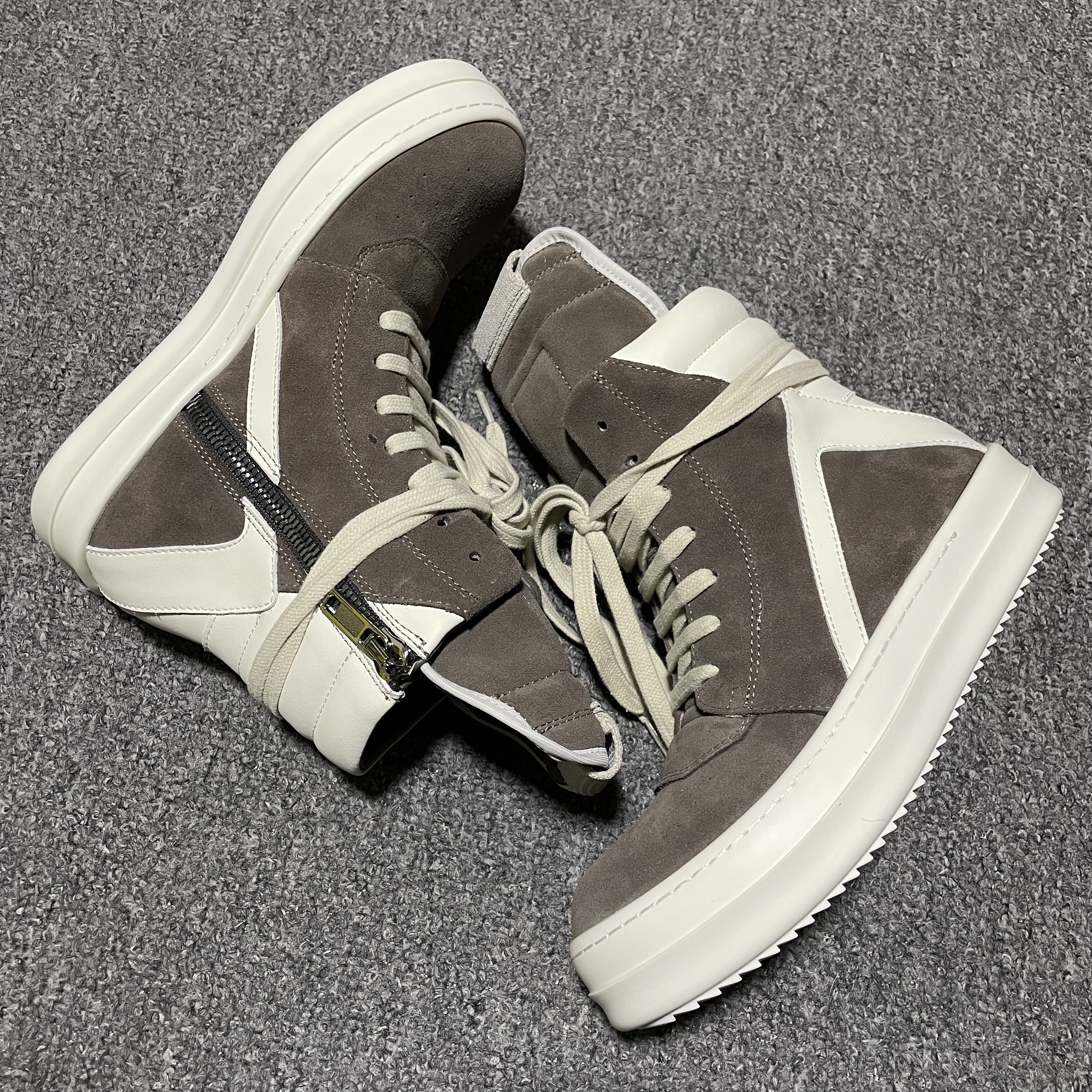 Rick Owens High-Top Lace-Up Sneakers (RU02B2894LCC-3411)