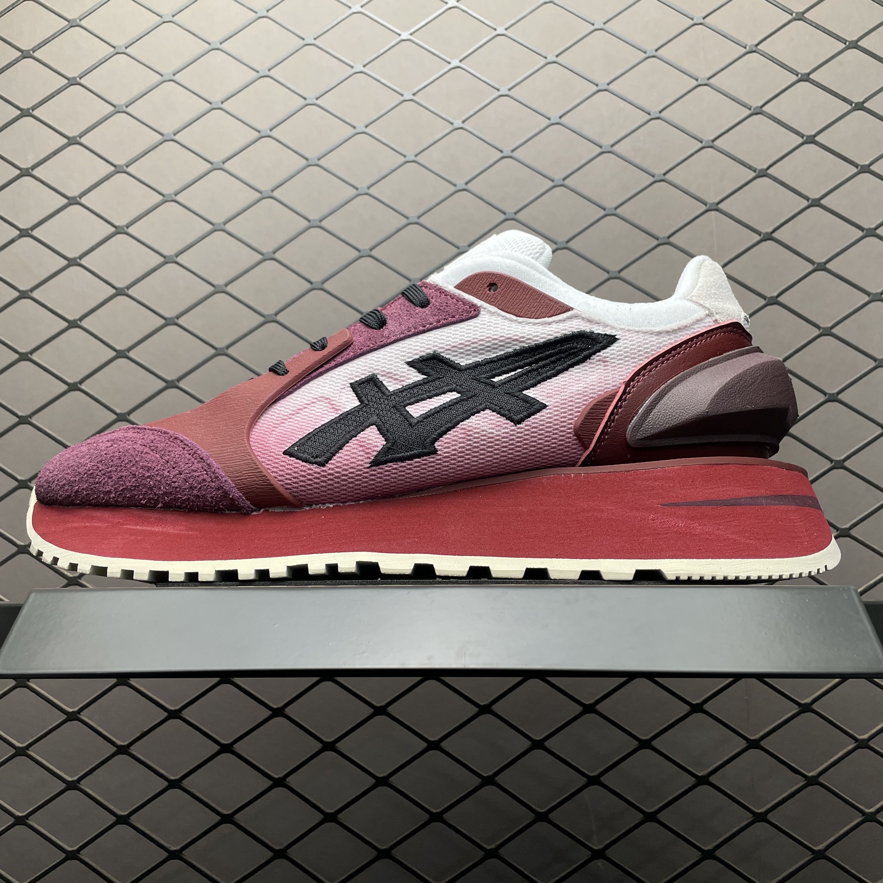 Onitsuka Tiger Moage CO 'Cream Beet Juice' （1183B555-100）