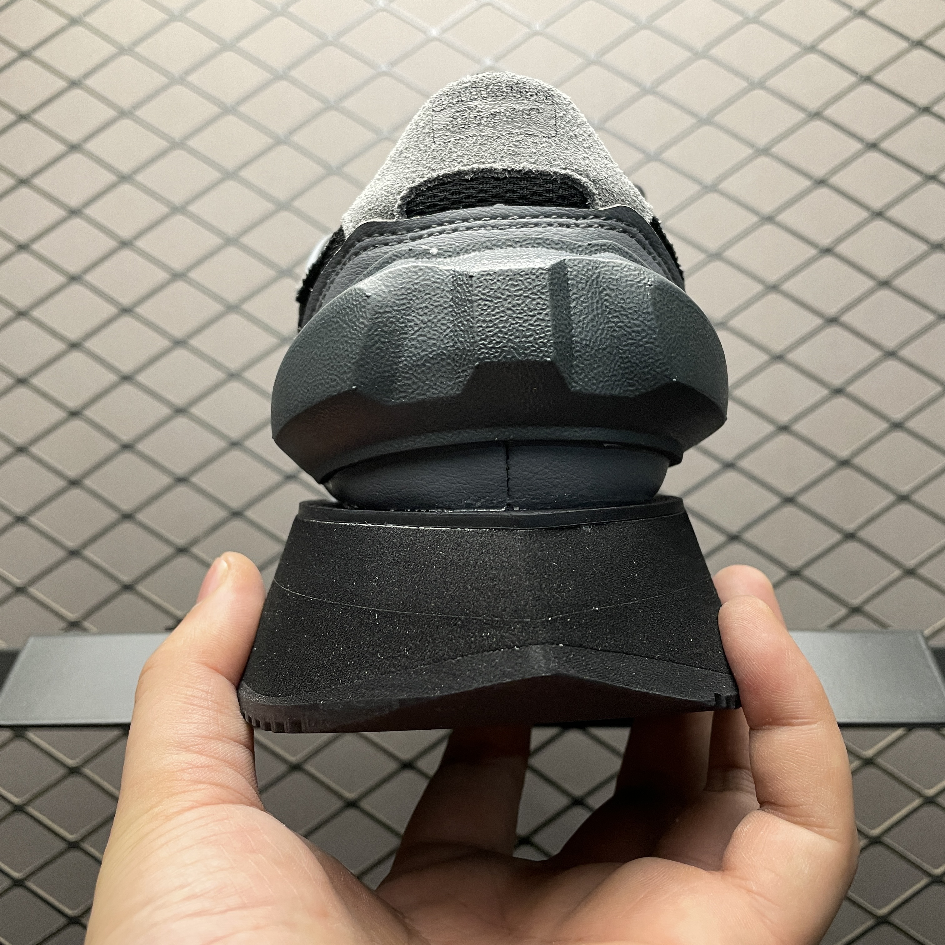 Onitsuka Tiger Moage CO "Black/Carrier Grey"（1183B555-001）