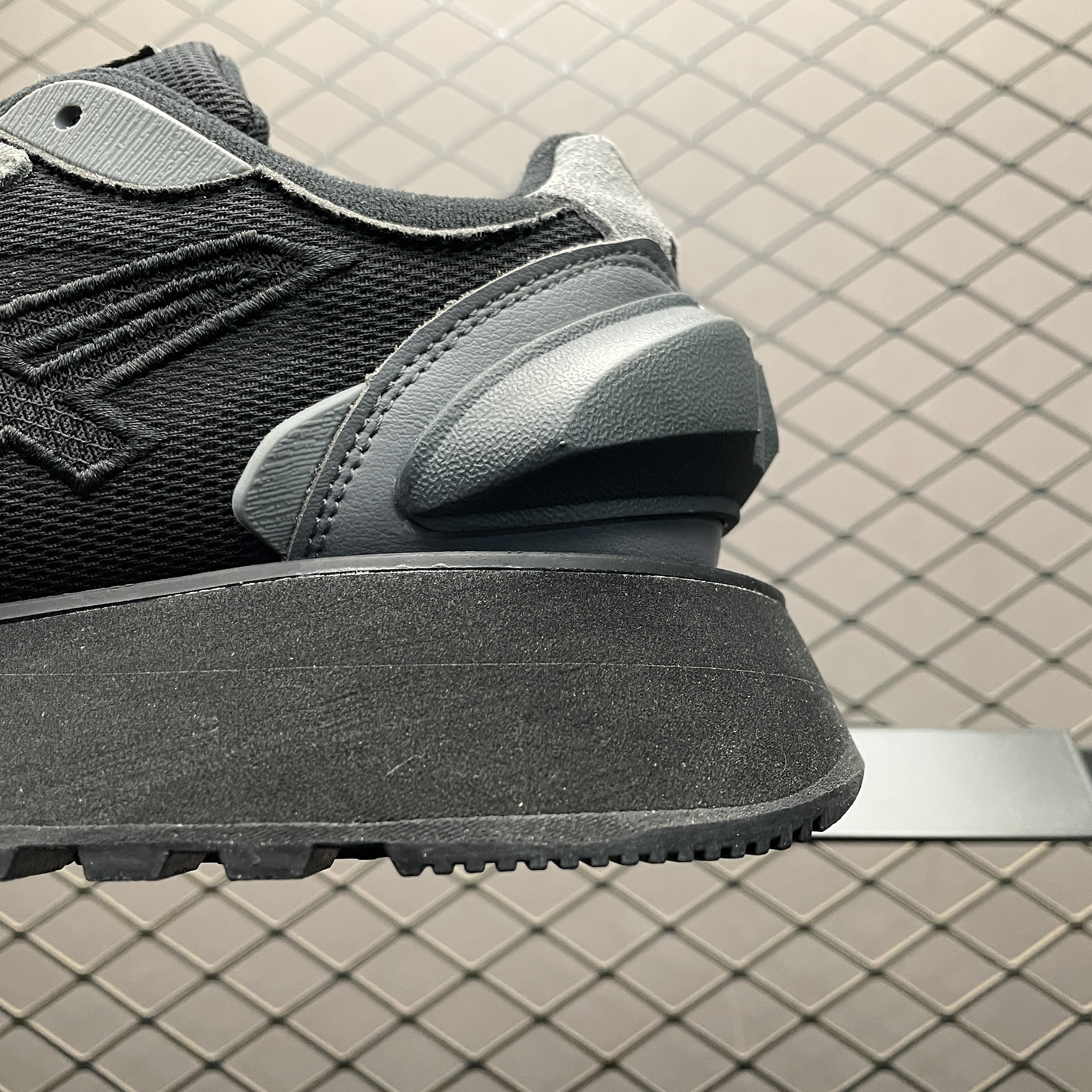 Onitsuka Tiger Moage CO "Black/Carrier Grey"（1183B555-001）