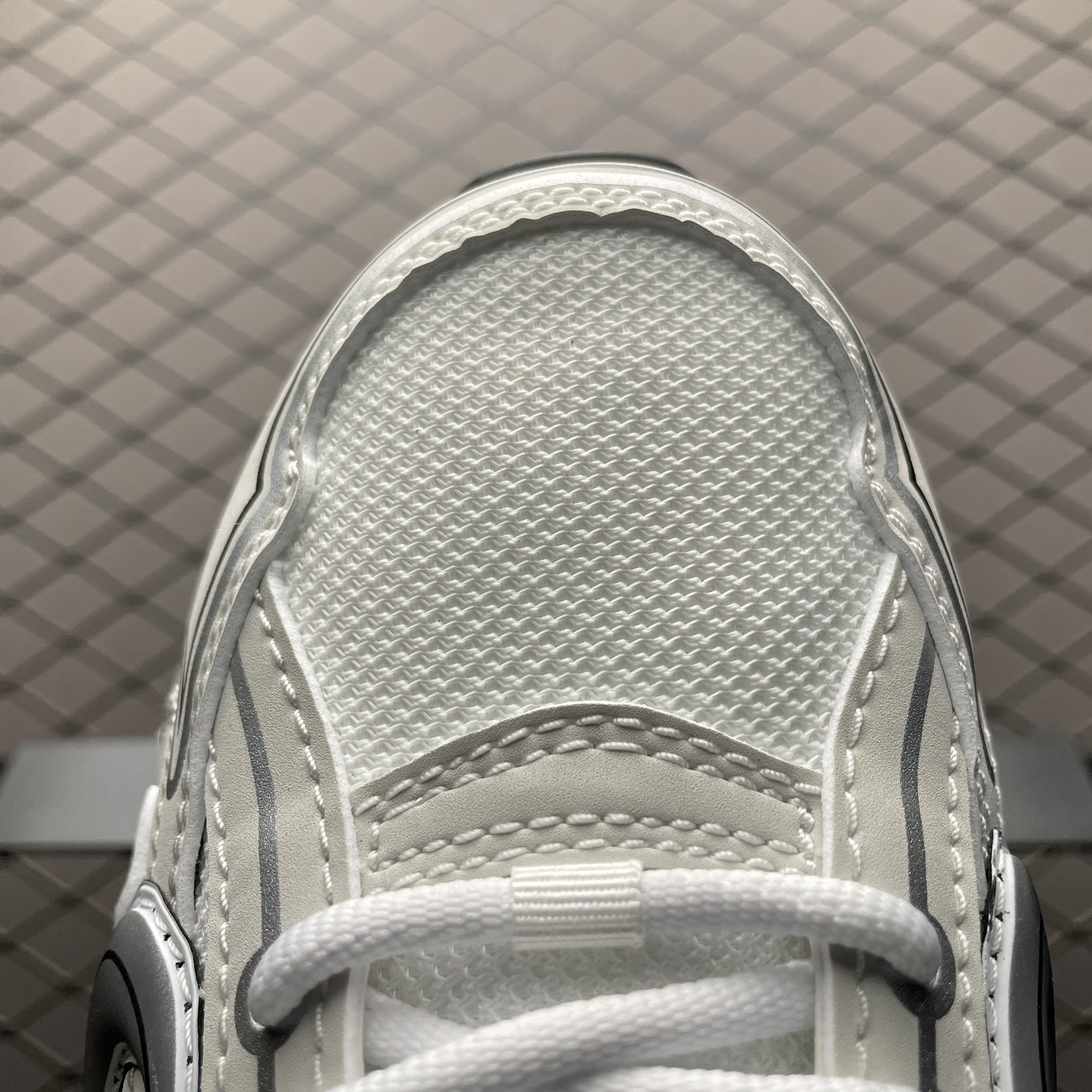 Dior B30 sneakers in mesh and technical fabric（3SN279ZND_H000）
