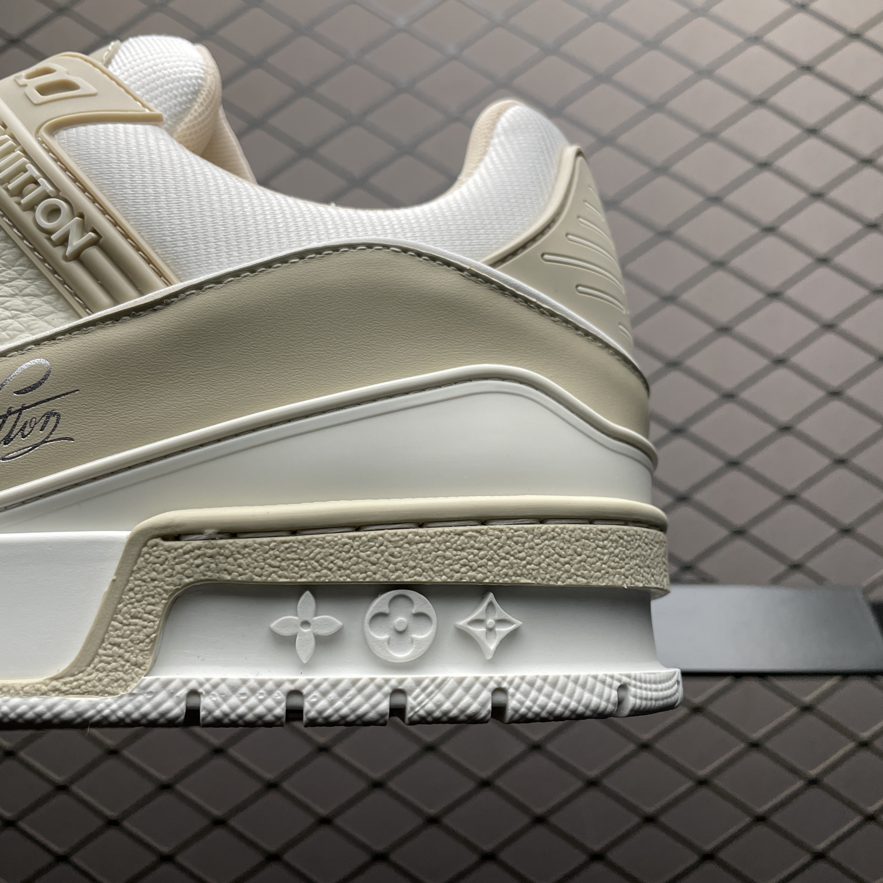 LOUIS VUITTON Trainer Sneakers（1ADHF6）