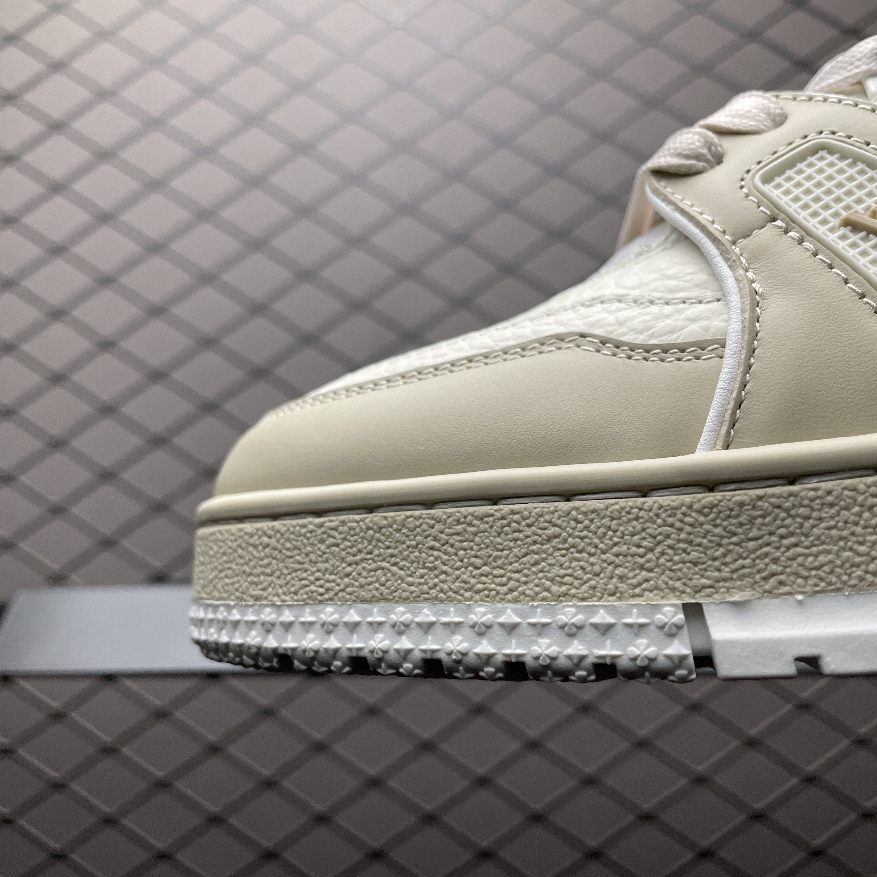 LOUIS VUITTON Trainer Sneakers（1ADHF6）