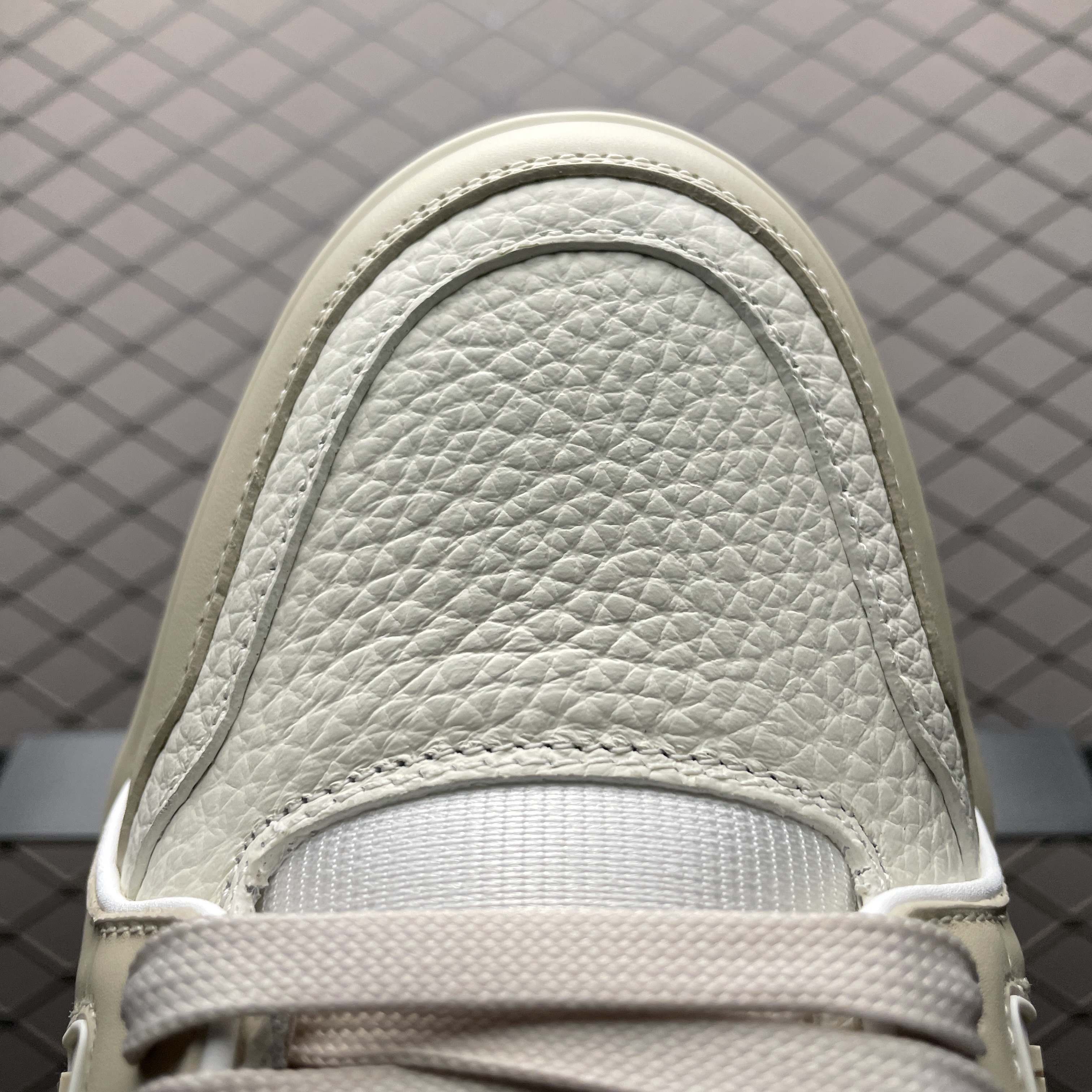 LOUIS VUITTON Trainer Sneakers（1ADHF6）