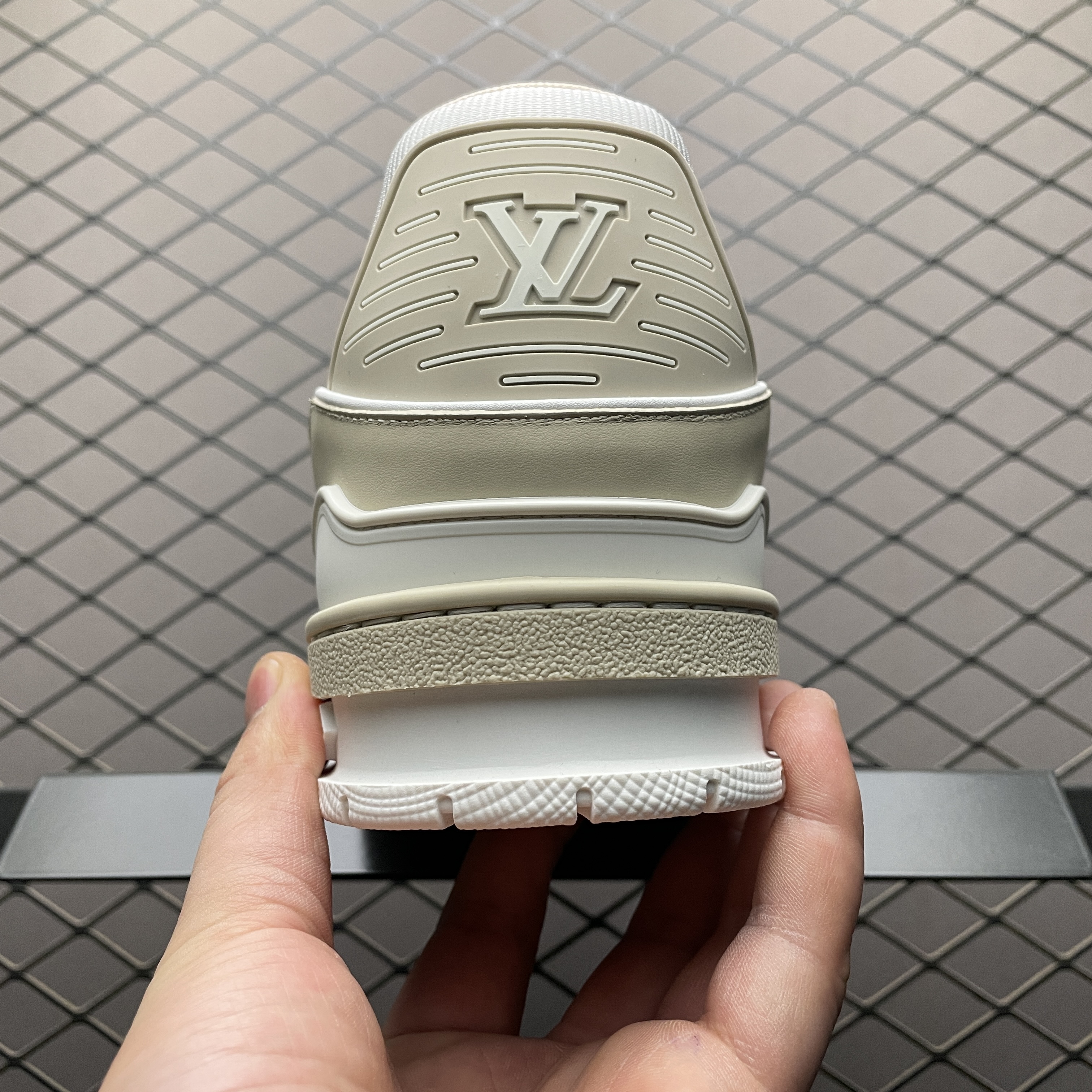 LOUIS VUITTON Trainer Sneakers（1ADHF6）