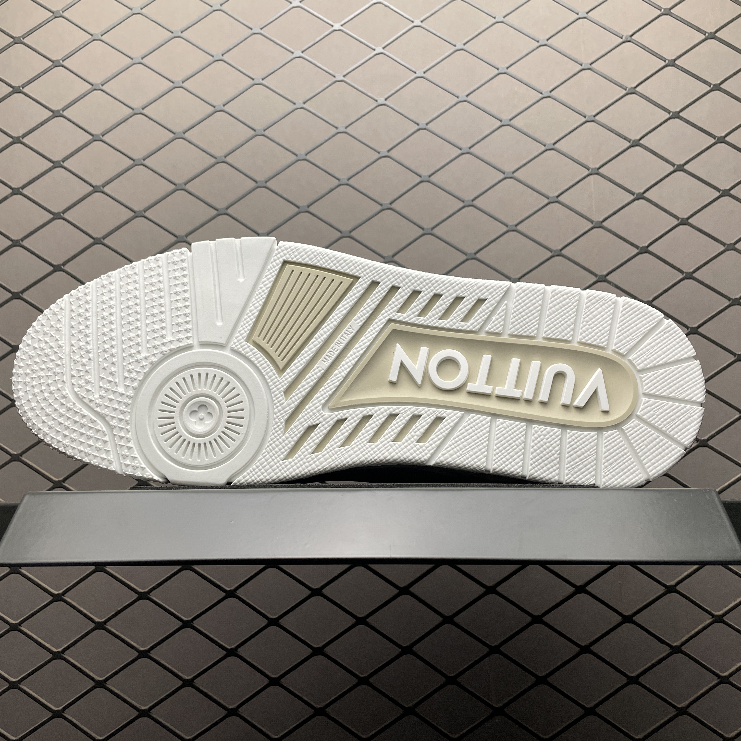 LOUIS VUITTON Trainer Sneakers（1ADHF6）